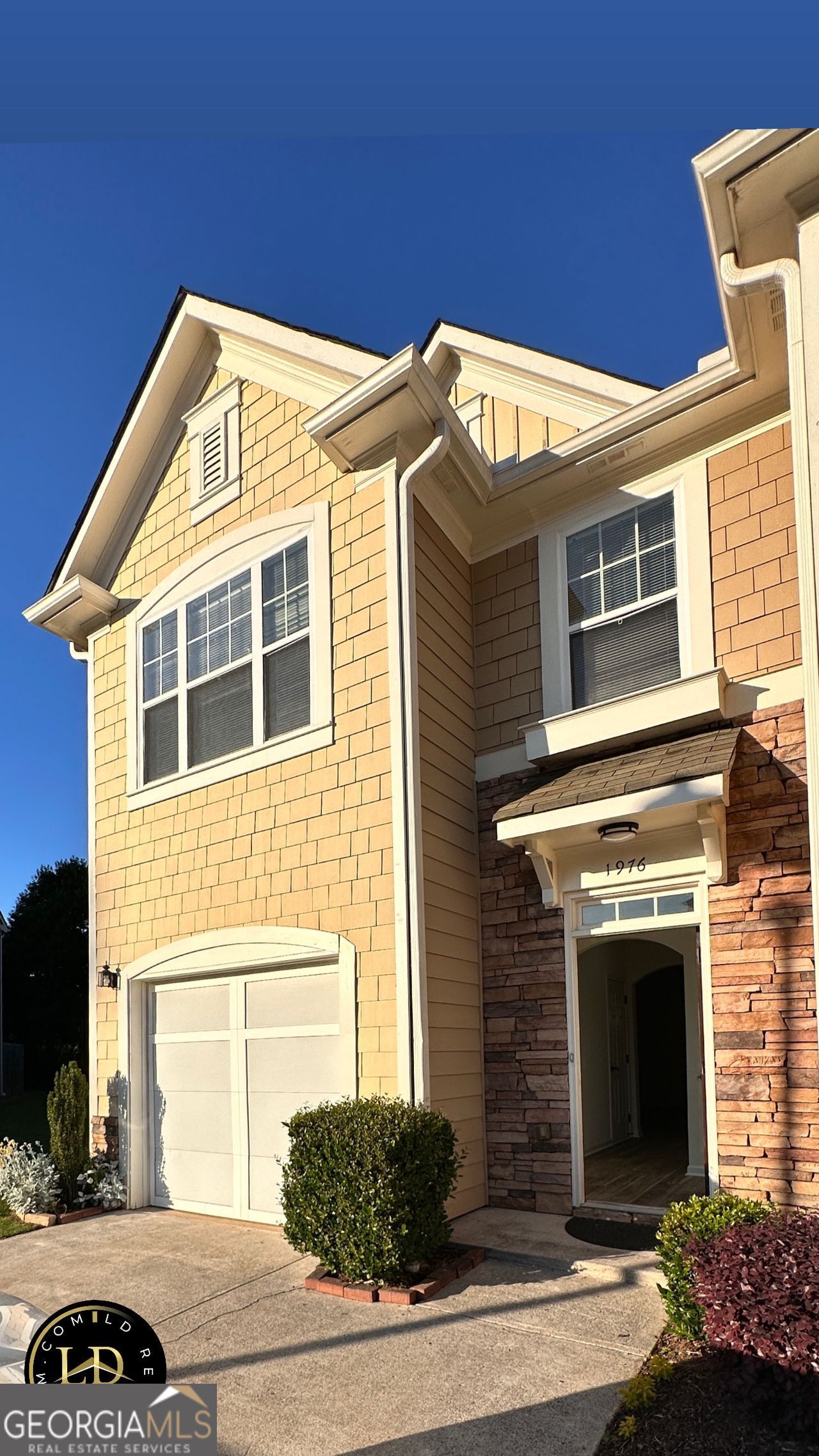 Photo 1 of 1 of 1976 LAKESHORE OVERLOOK townhome