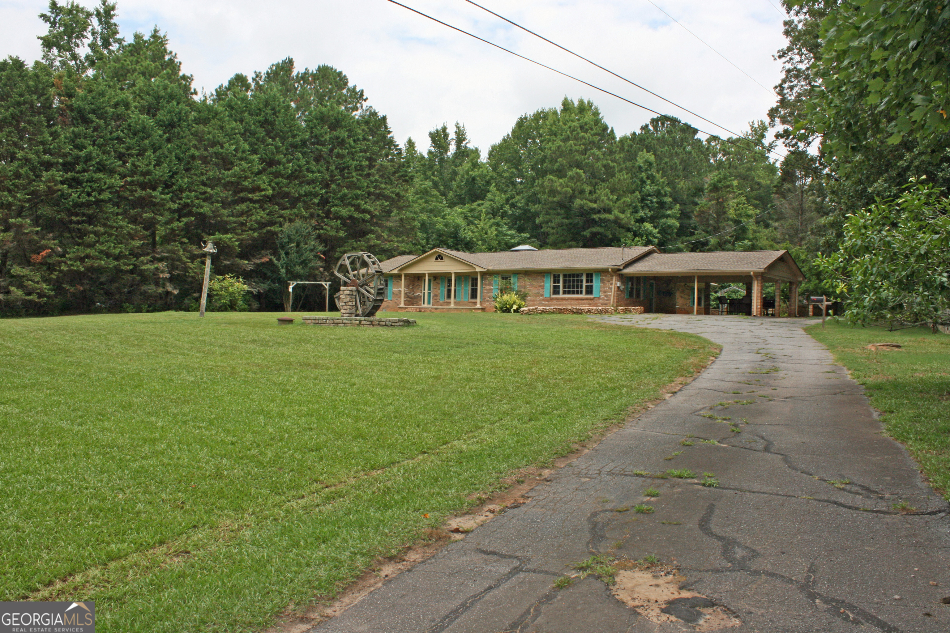 Photo 3 of 42 of 173 Comer RD house