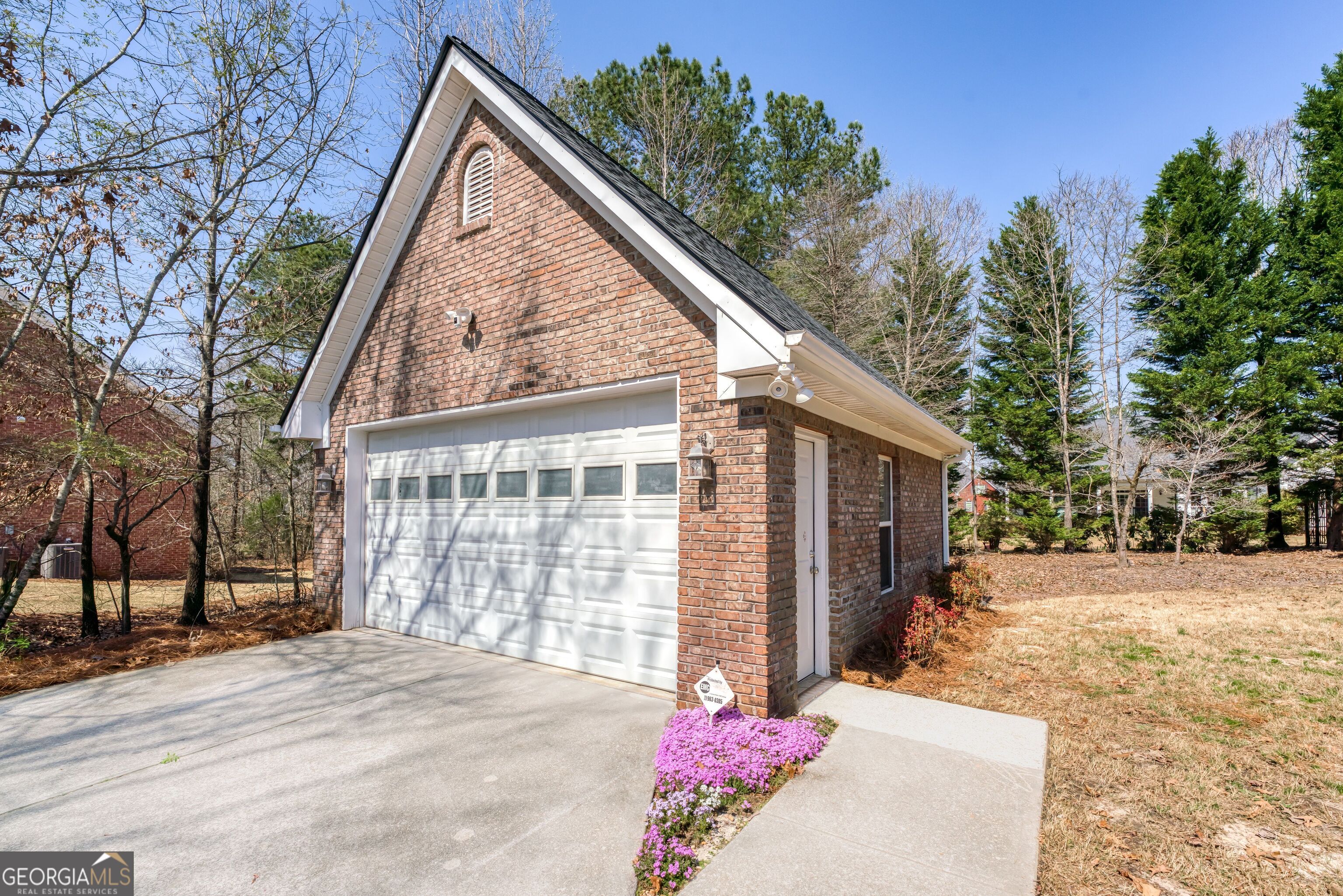 Photo 5 of 44 of 1636 White Oak CV house