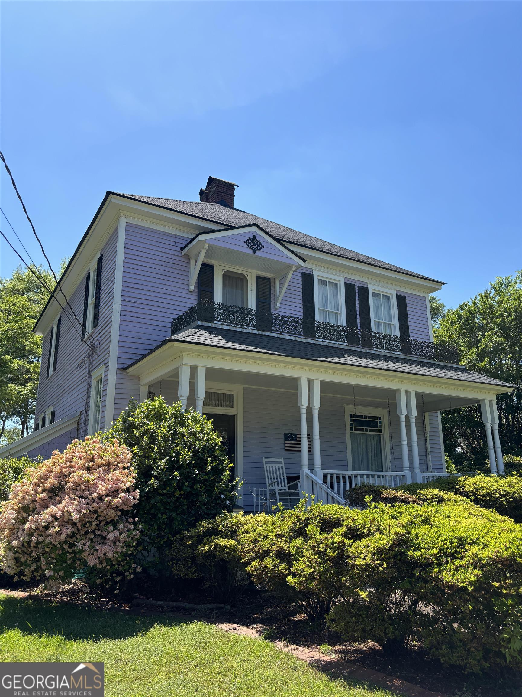 Photo 3 of 23 of 568 Foster Street house