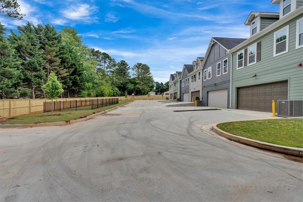 Photo 3 of 44 of 712 Fairgate Road townhome