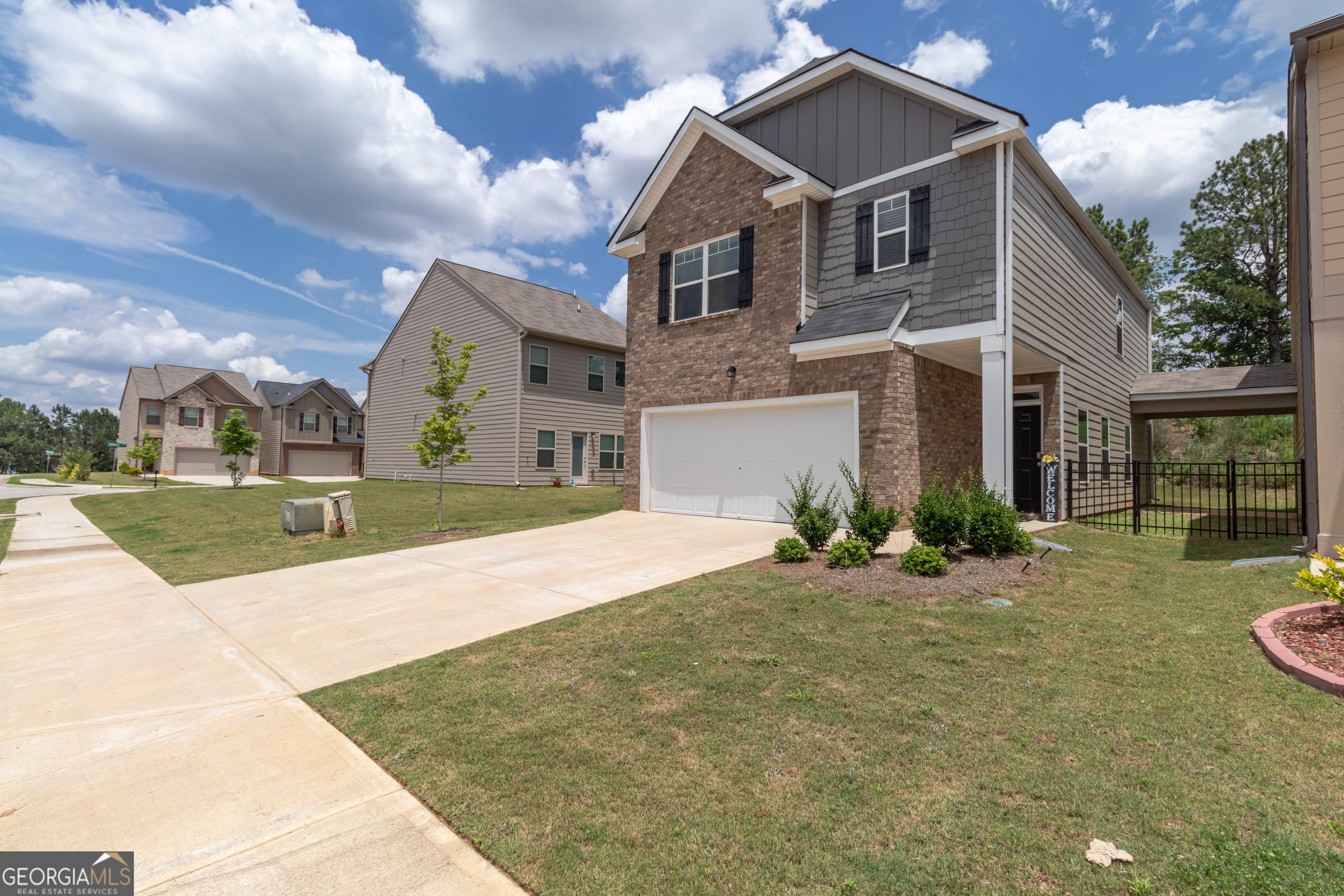 Photo 3 of 39 of 1705 Labonte PKWY townhome