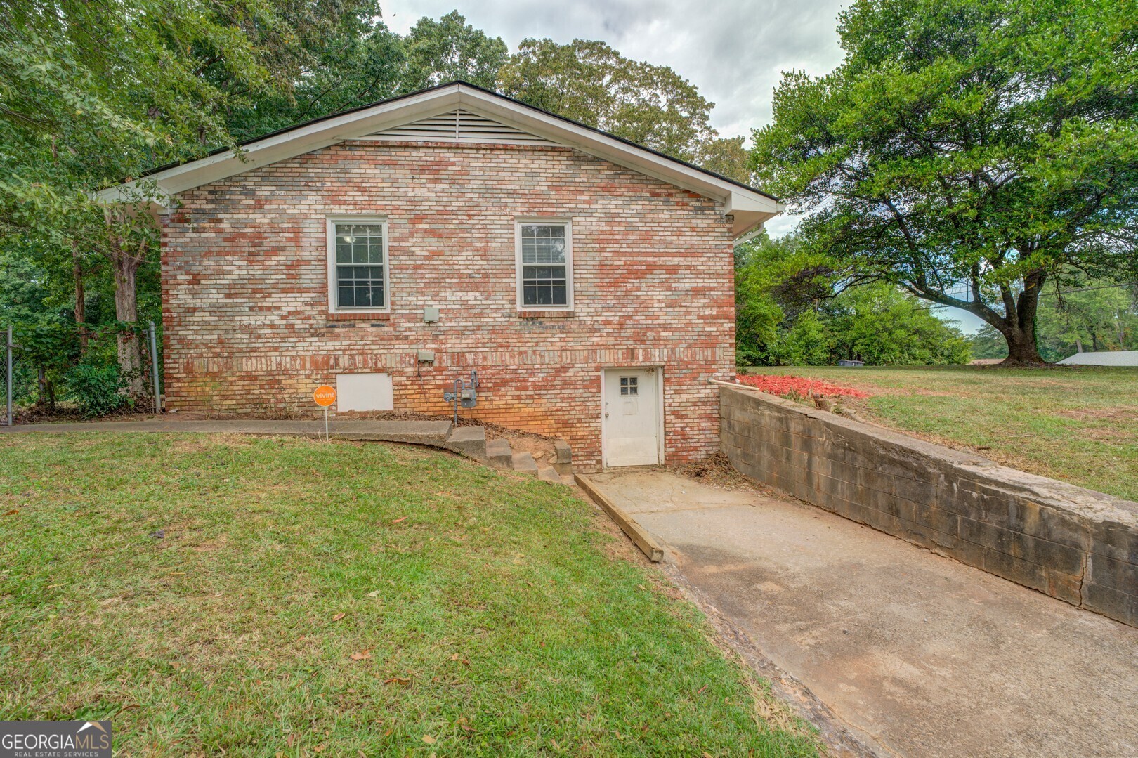 Photo 33 of 34 of 1891 Lake Harbin RD house