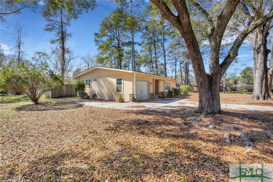 Photo 5 of 44 of 205 Holly Avenue house