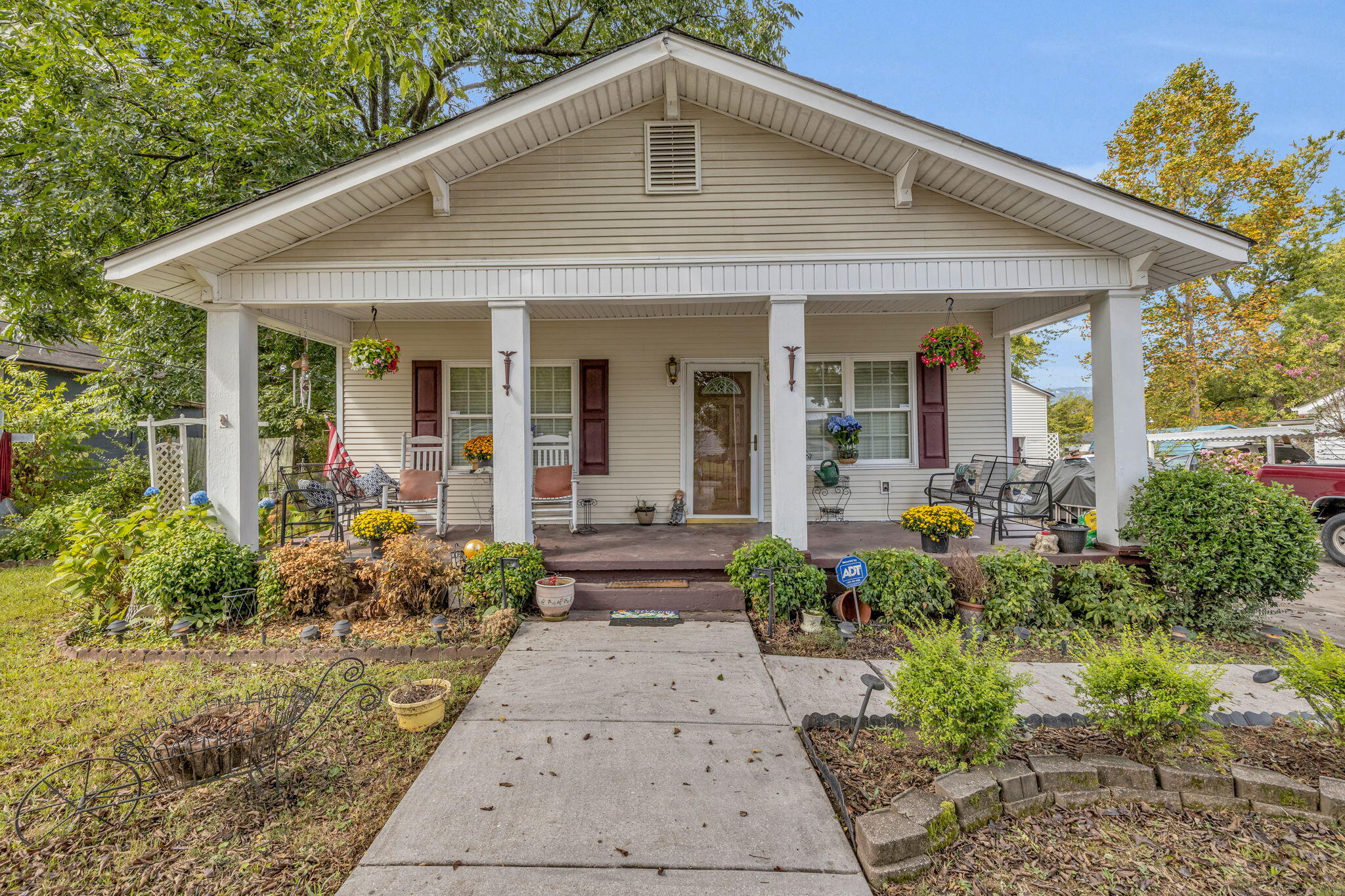 Photo 1 of 20 of 1105 Logan Ave house