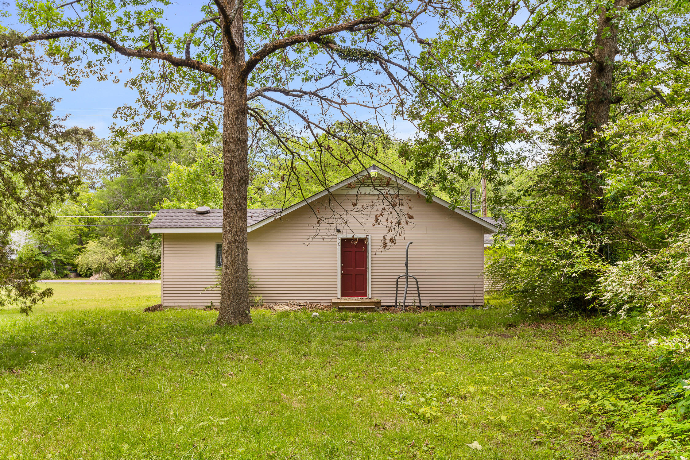 Photo 16 of 18 of 669 Prater Rd house