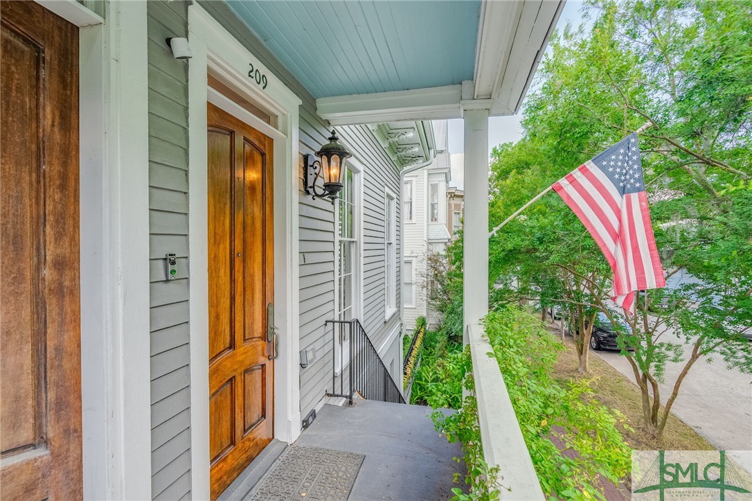 Photo 6 of 50 of 209 E Park Avenue townhome