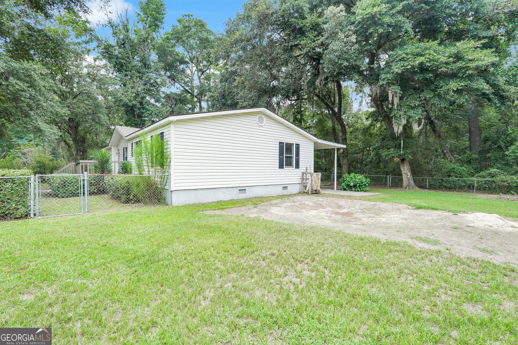 Photo 10 of 43 of 1052 Fort Argyle RD mobile home