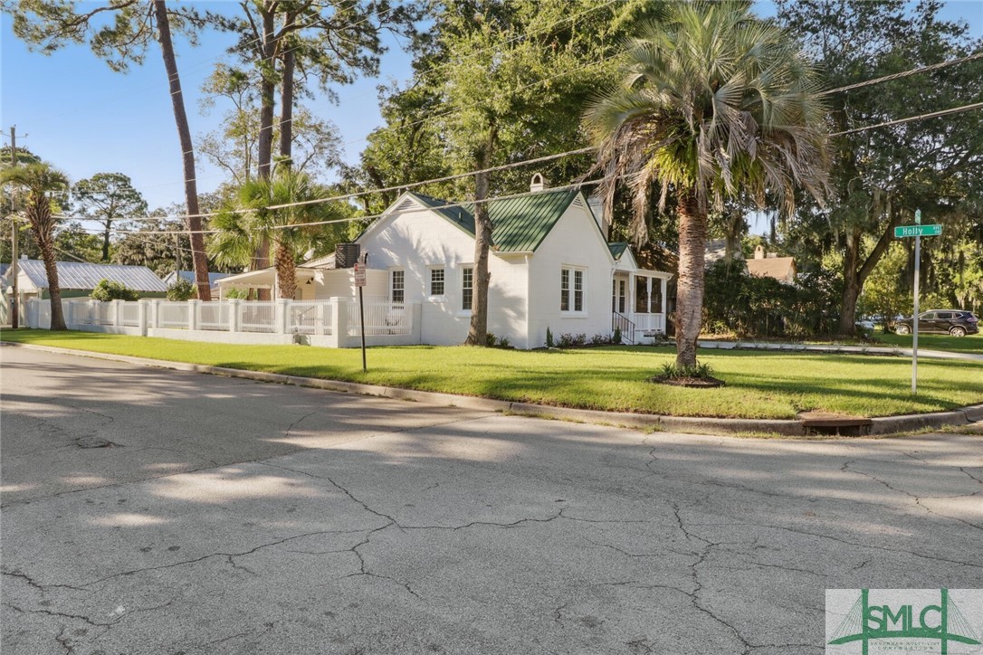 Photo 2 of 19 of 101 Oleander Avenue house