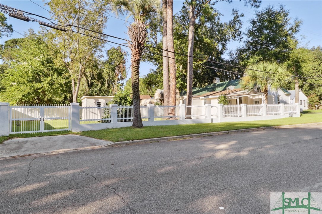 Photo 3 of 19 of 101 Oleander Avenue house