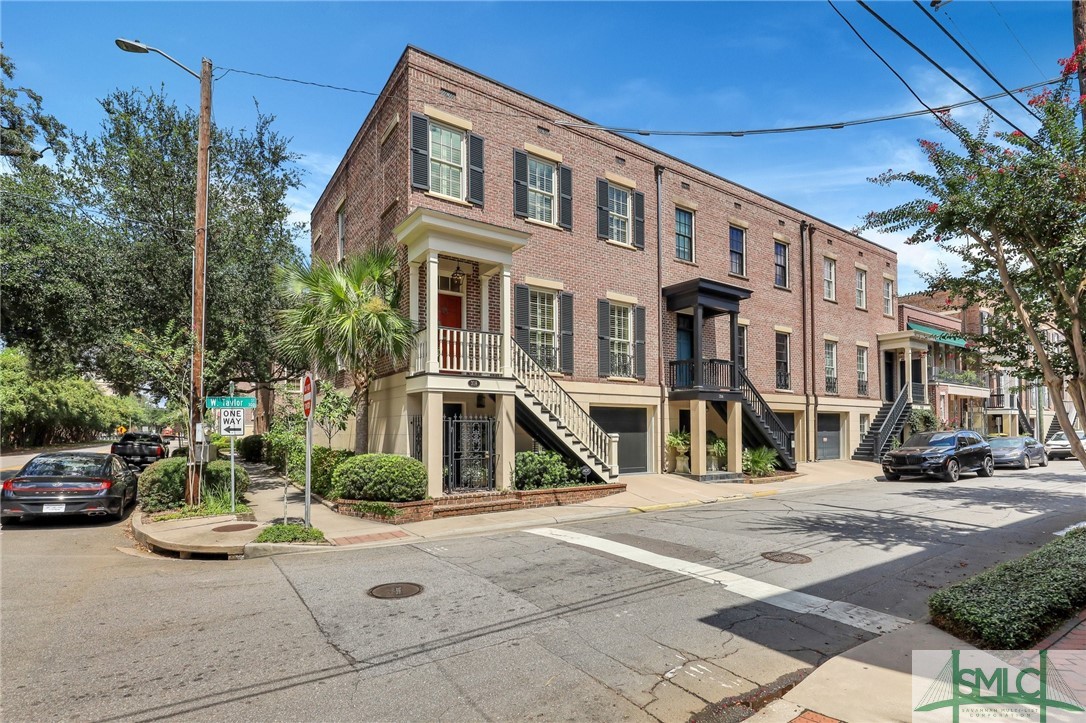 Photo 41 of 41 of 318 W Taylor Street townhome