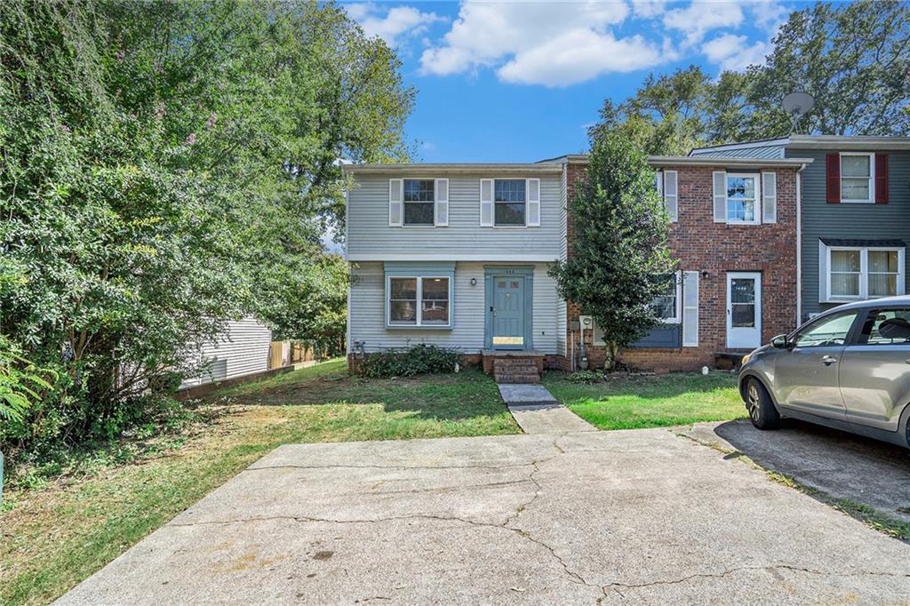 Photo 1 of 23 of 1406 Springleaf Circle SE townhome