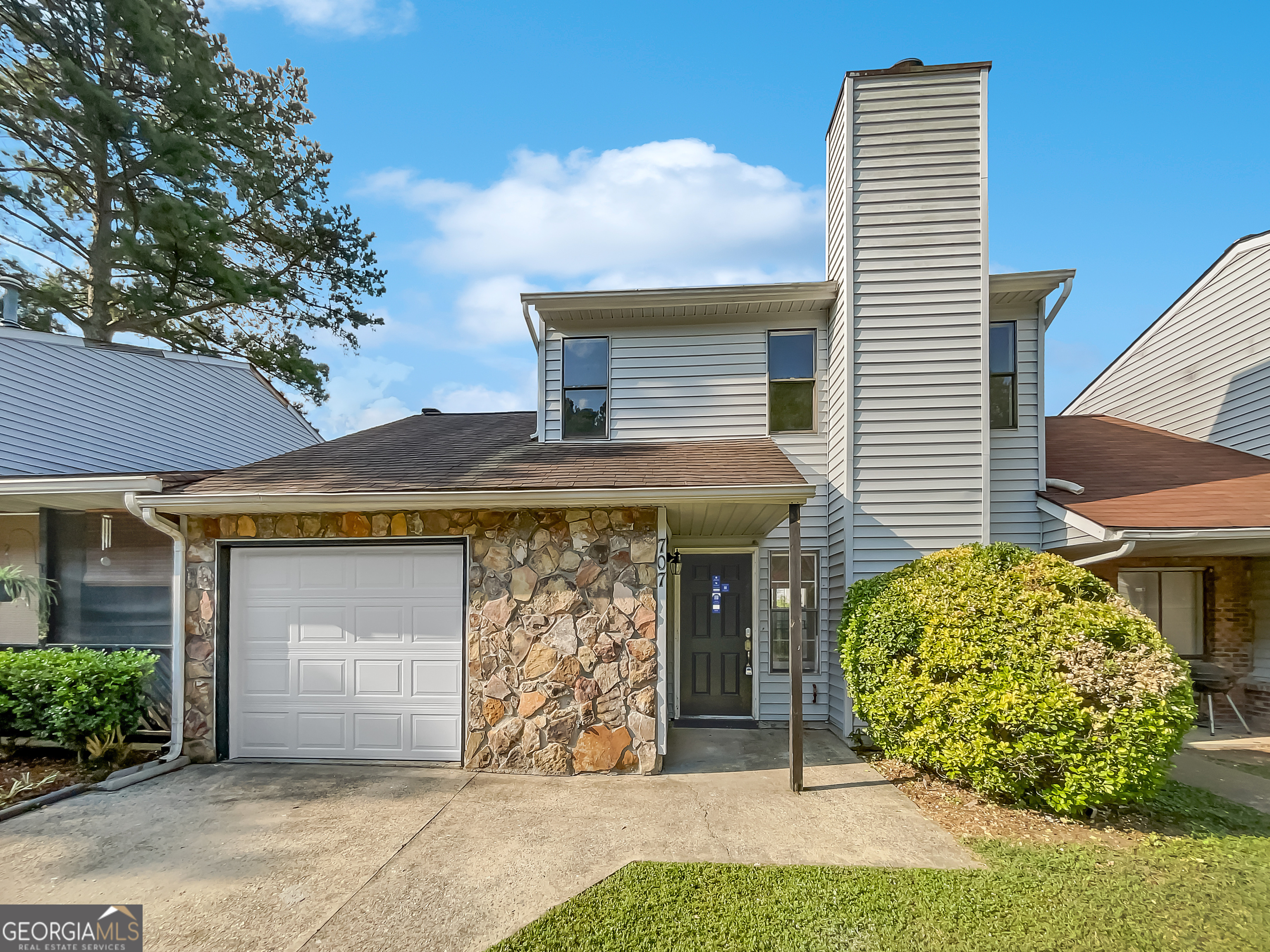 Photo 1 of 18 of 707 Pine Tree TRL 10B townhome