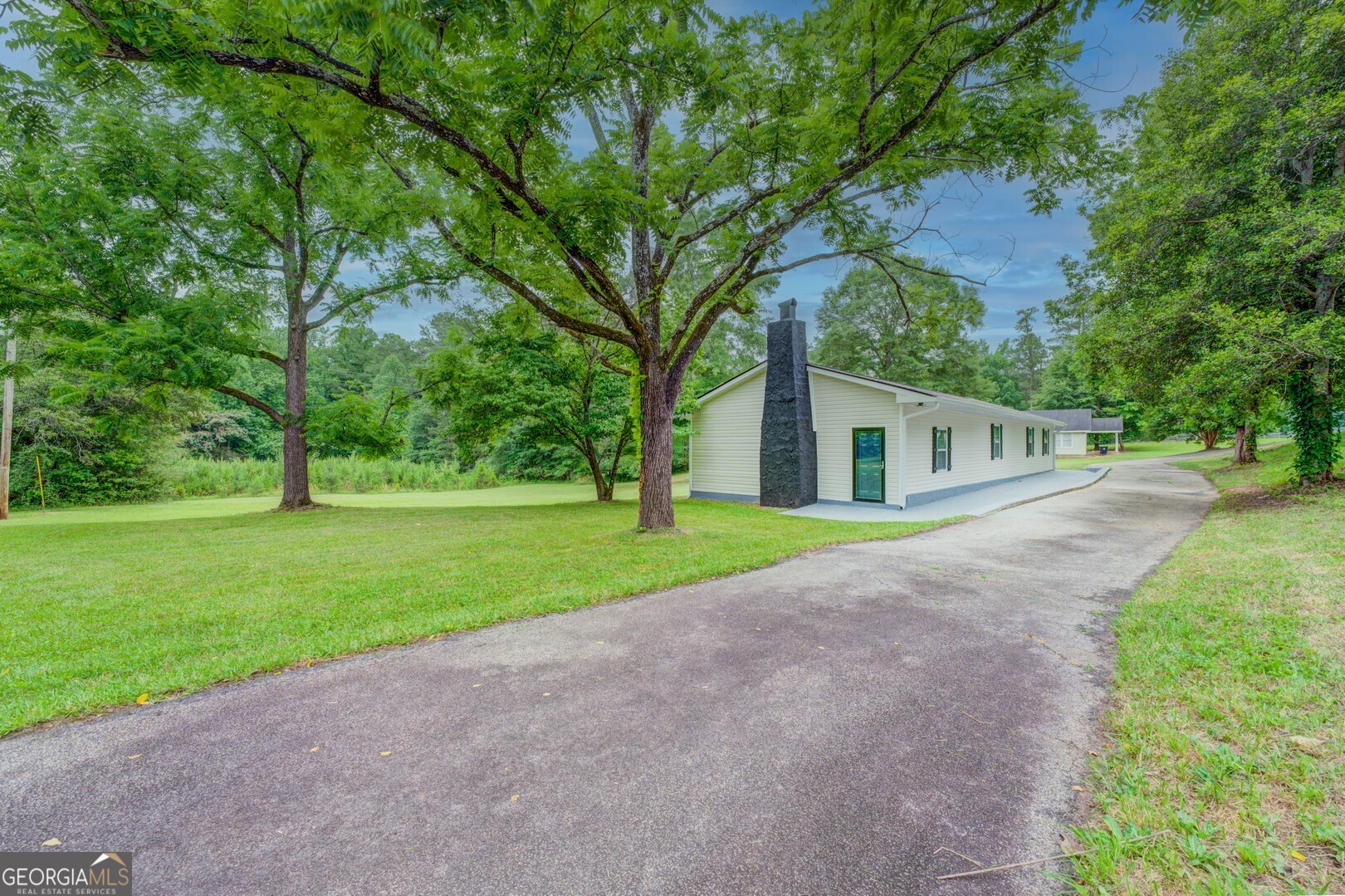 Photo 3 of 43 of 1198 E Atlanta RD house