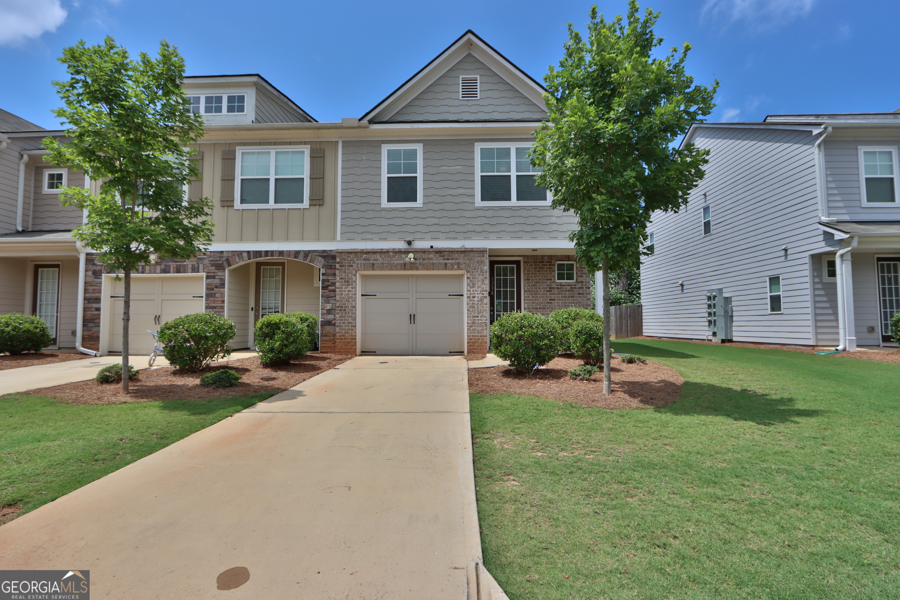 Photo 2 of 3 of 5238 Mill WAY townhome