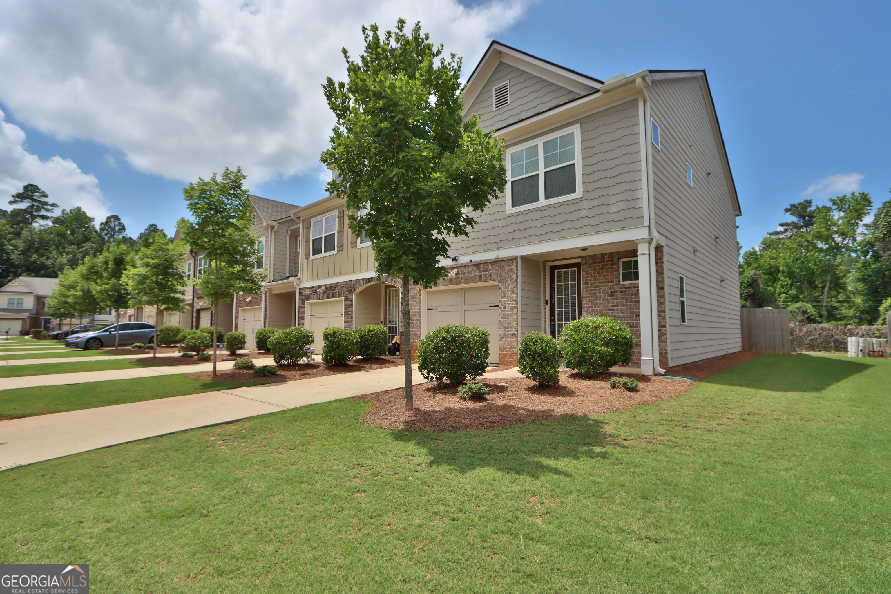 Photo 3 of 3 of 5238 Mill WAY townhome