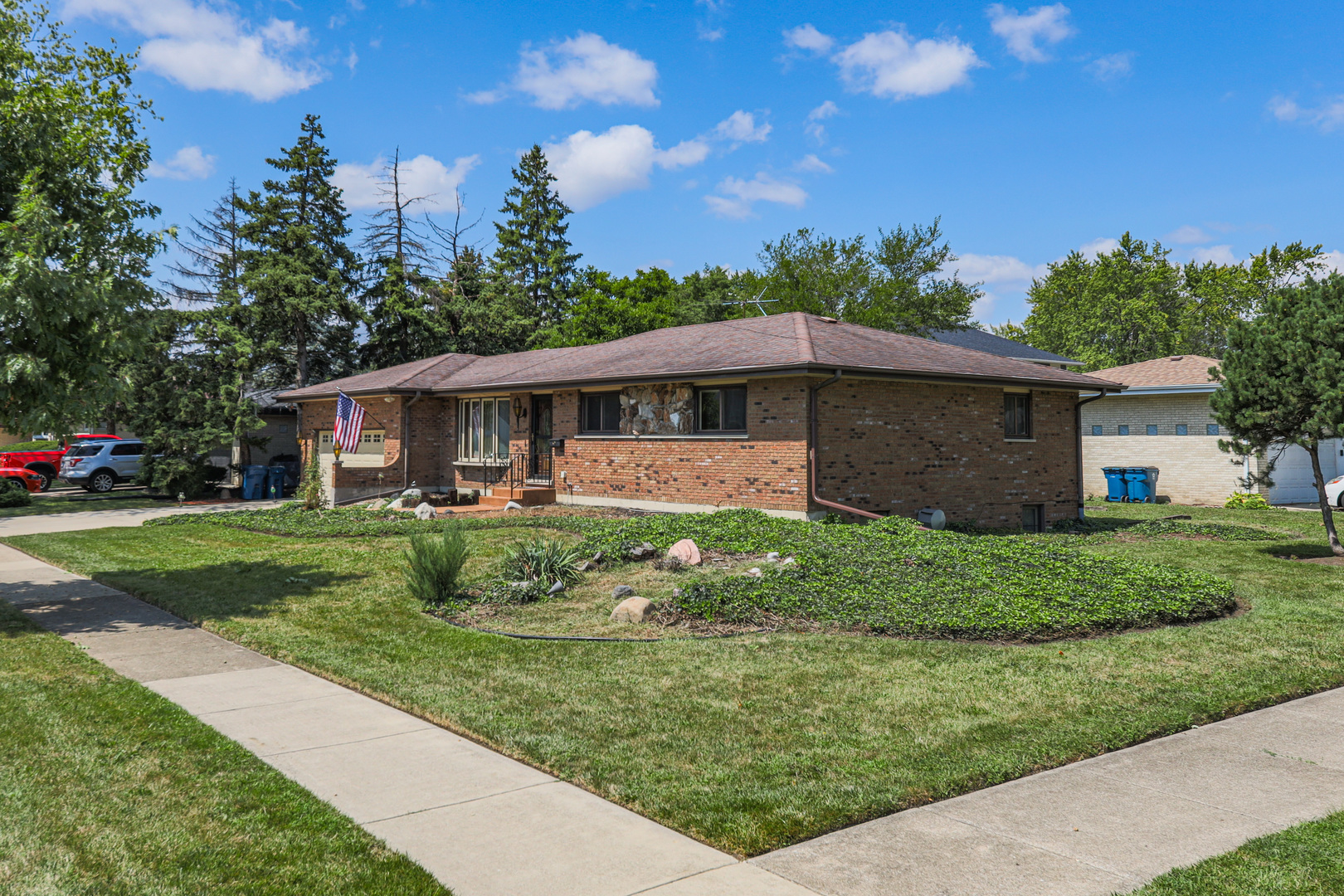 Photo 2 of 33 of 1300 W Holtz Avenue house