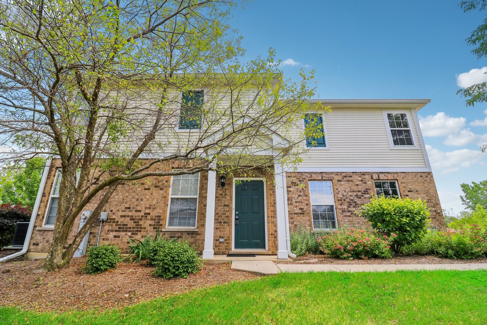 Photo 1 of 24 of 2636 Williamsburg Drive townhome