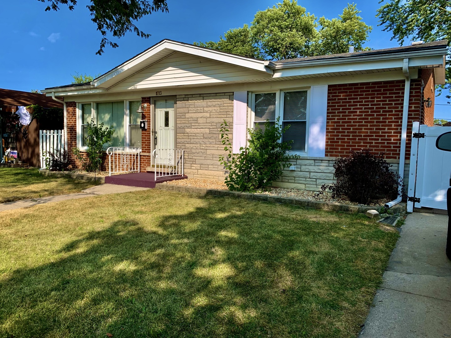 Photo 1 of 17 of 11713 S Kedvale Avenue house