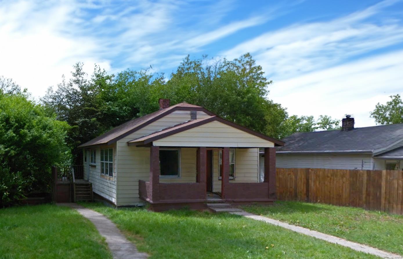 Photo 1 of 3 of 702 Fairview Ave house