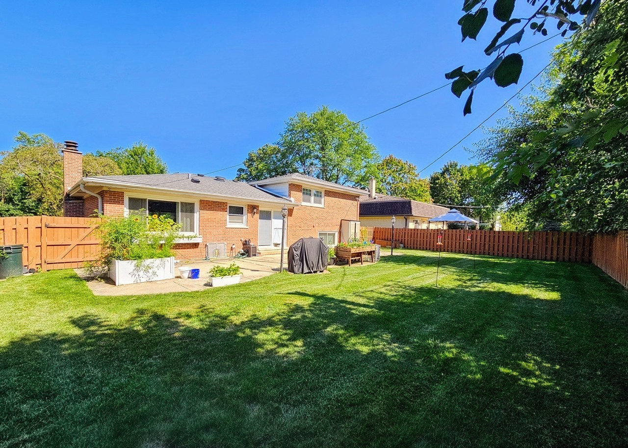 Photo 2 of 14 of 406 N WATERMAN Avenue house