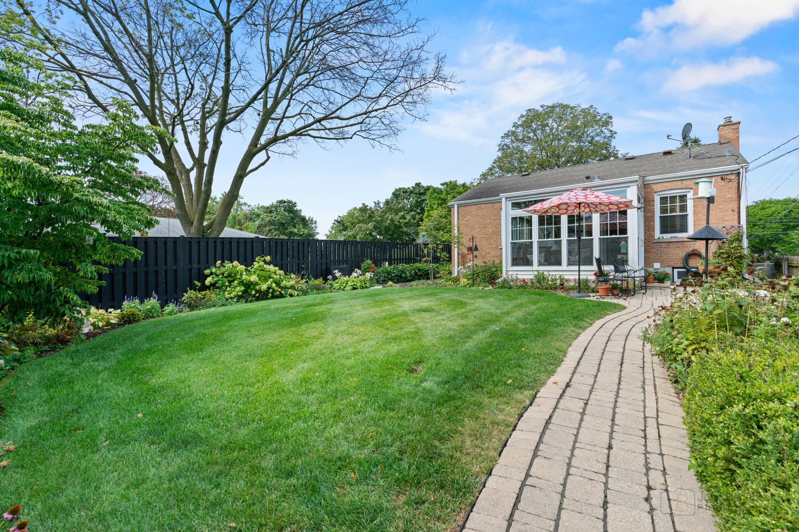 Photo 19 of 24 of 201 S Belmont Avenue house