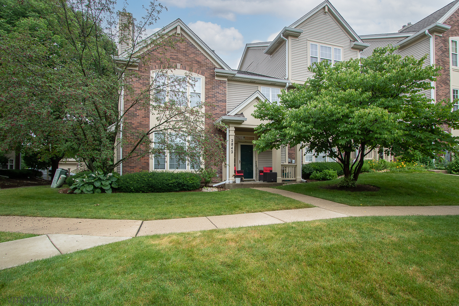 Photo 1 of 17 of 2842 N Greenwood Avenue townhome