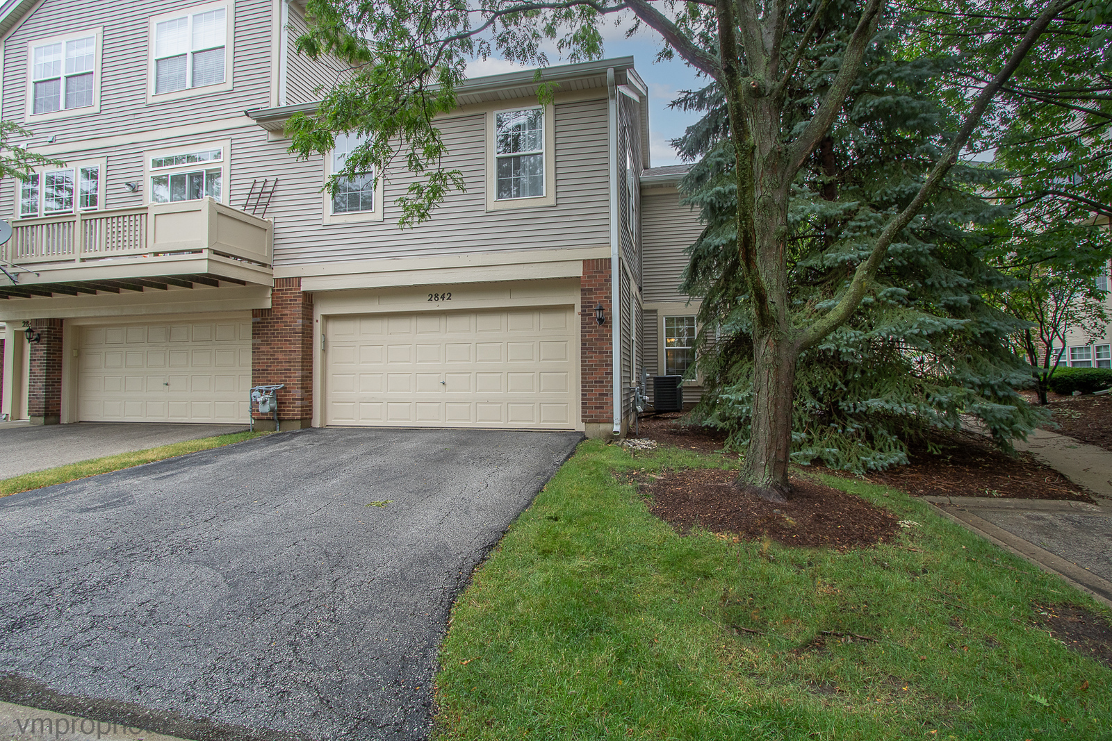 Photo 17 of 17 of 2842 N Greenwood Avenue townhome