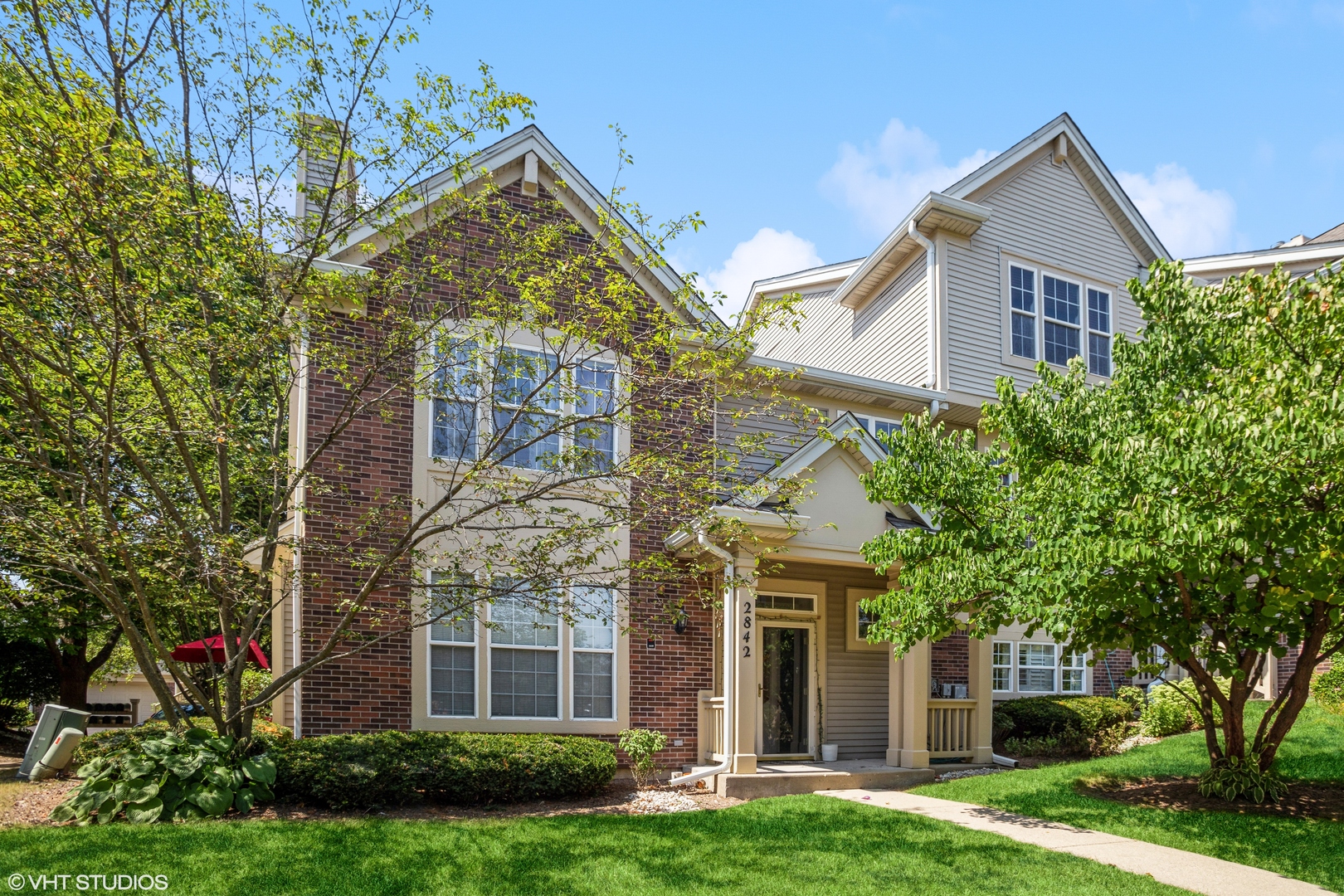 Photo 1 of 18 of 2842 N Greenwood Avenue townhome