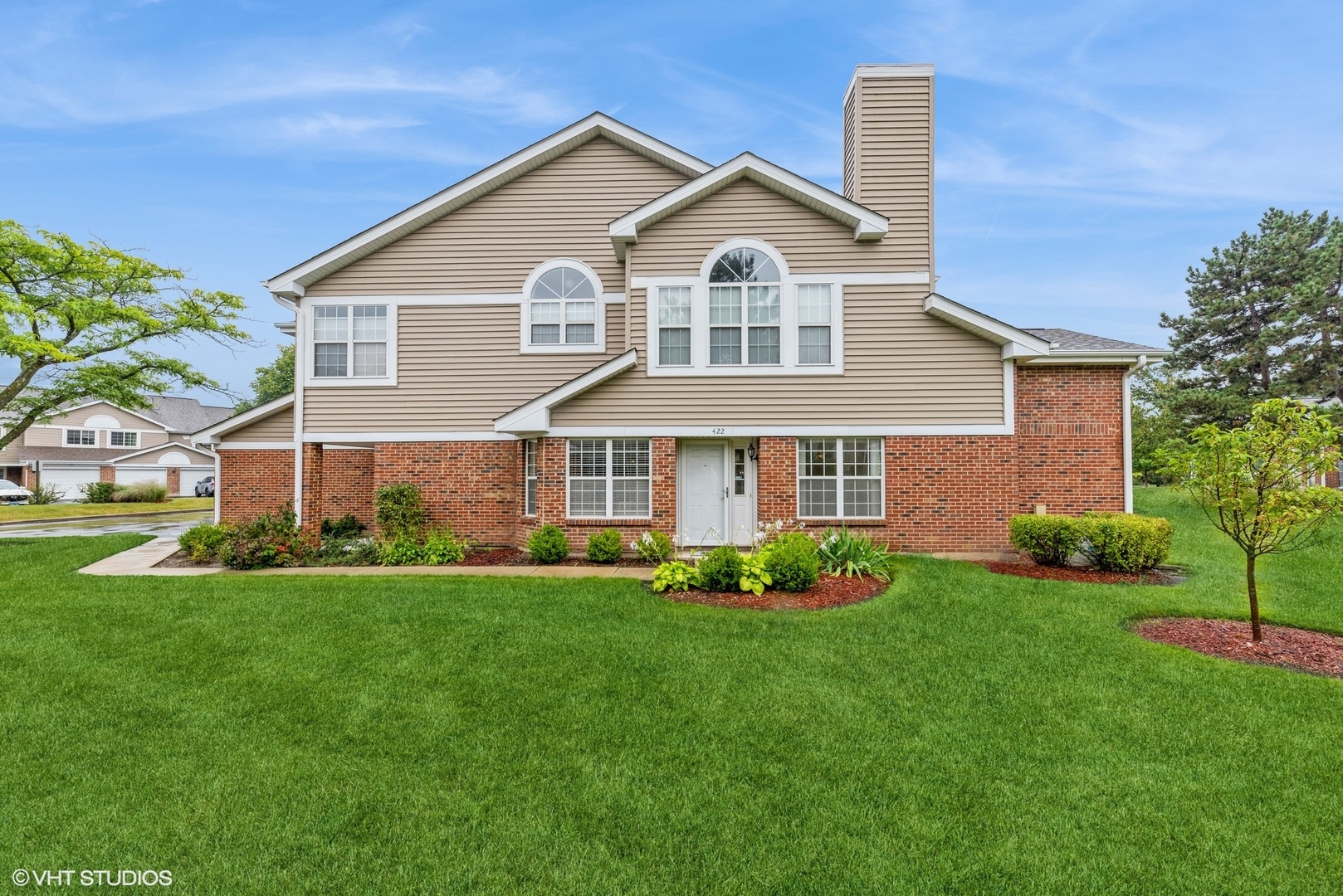 Photo 1 of 11 of 422 W Happfield Drive townhome