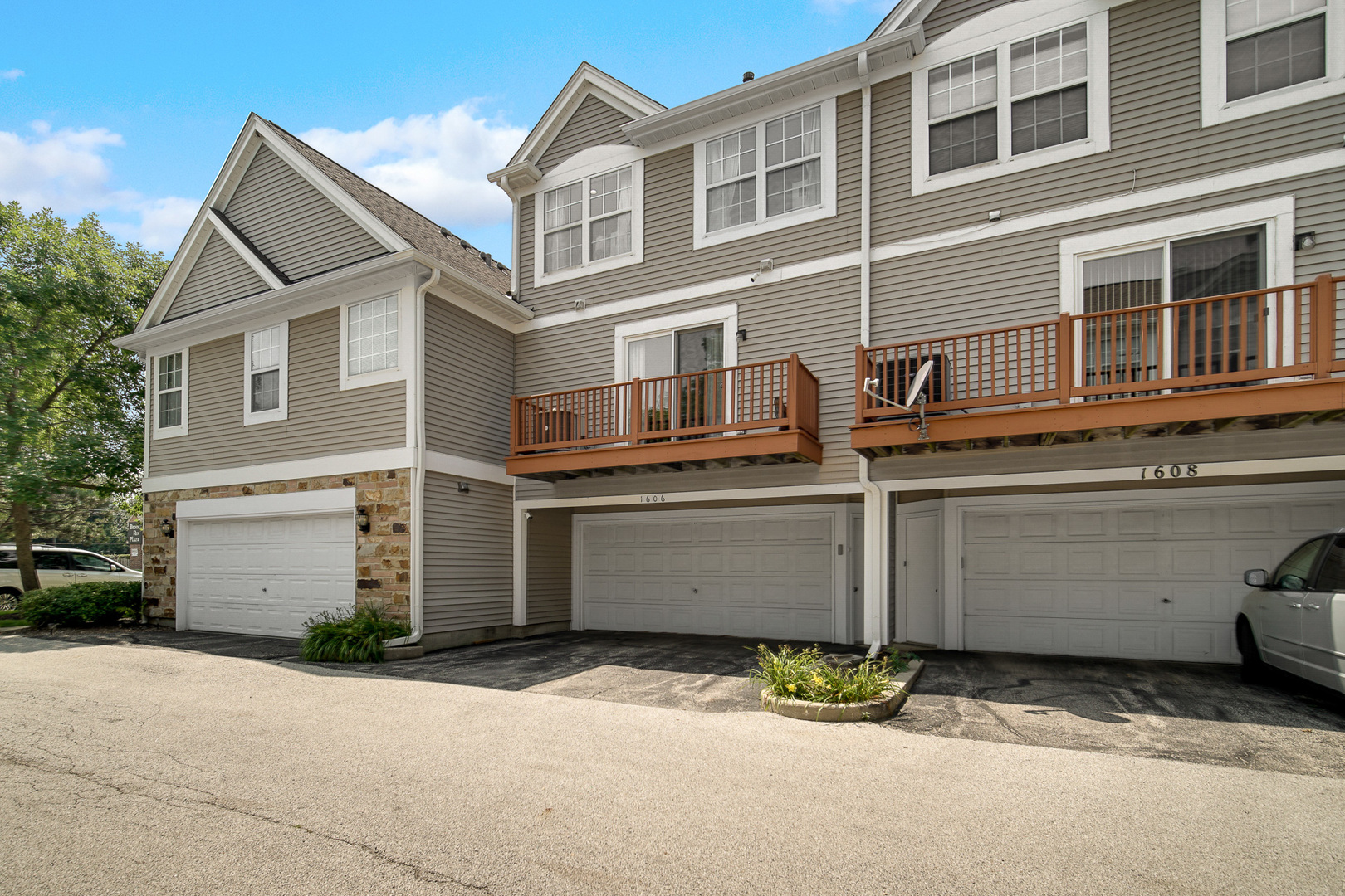 Photo 19 of 20 of 1606 Fox Run Drive townhome