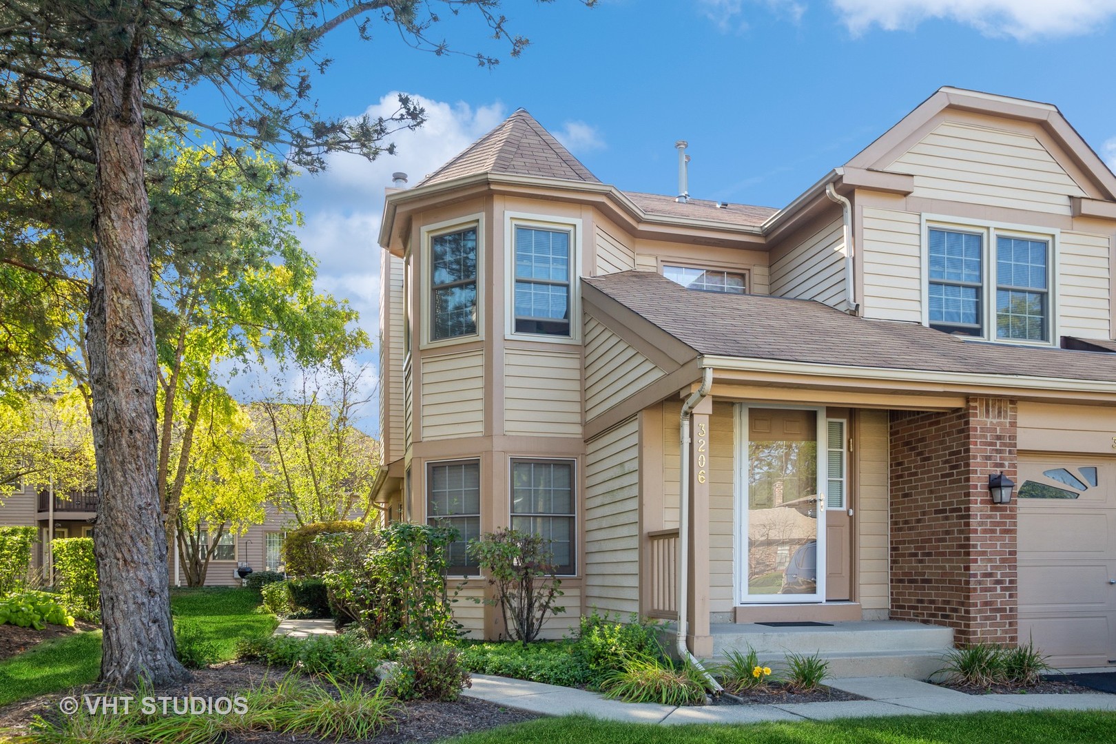 Photo 1 of 17 of 3206 N Carriageway Drive townhome