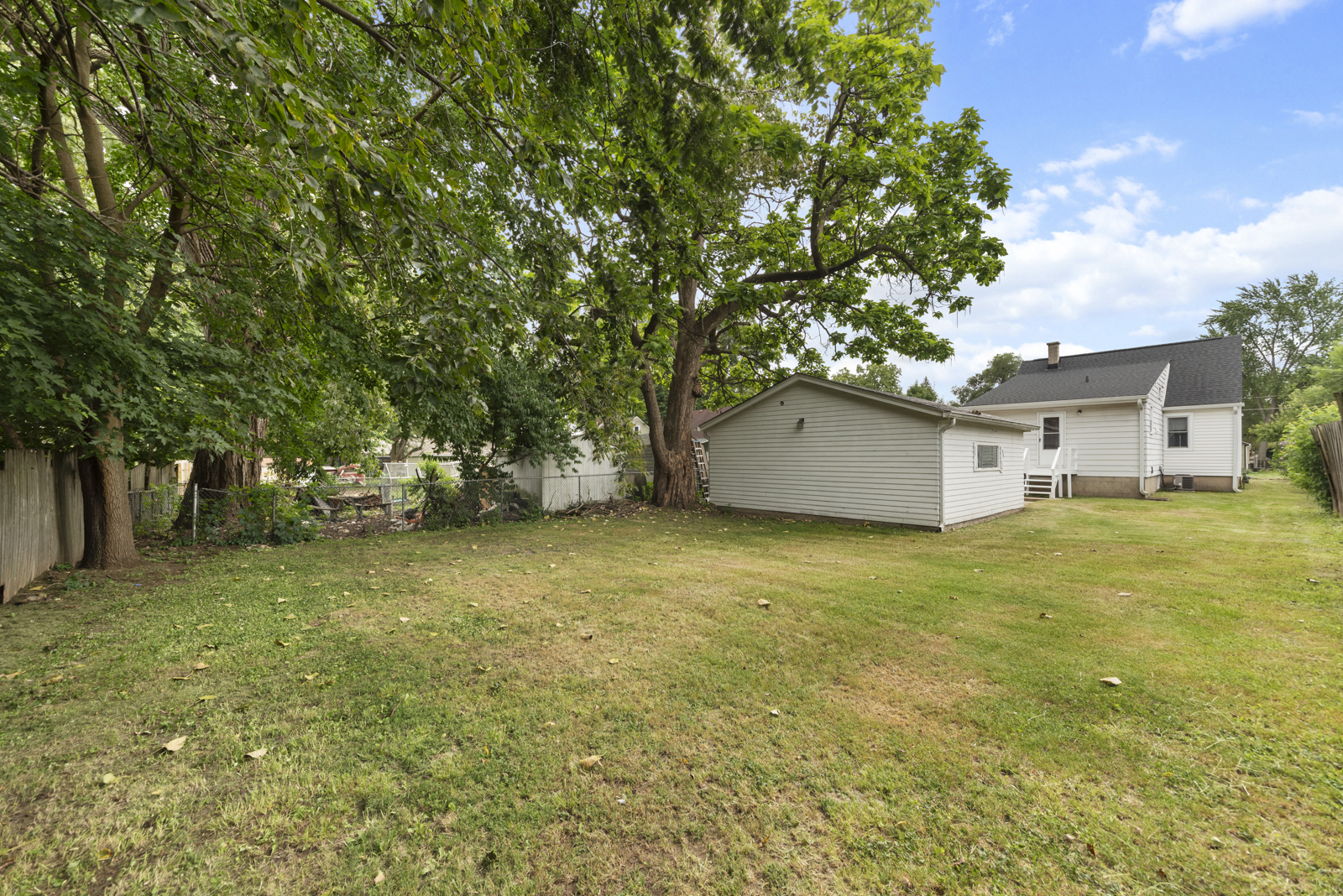 Photo 13 of 15 of 1135 Ridgeway Avenue house