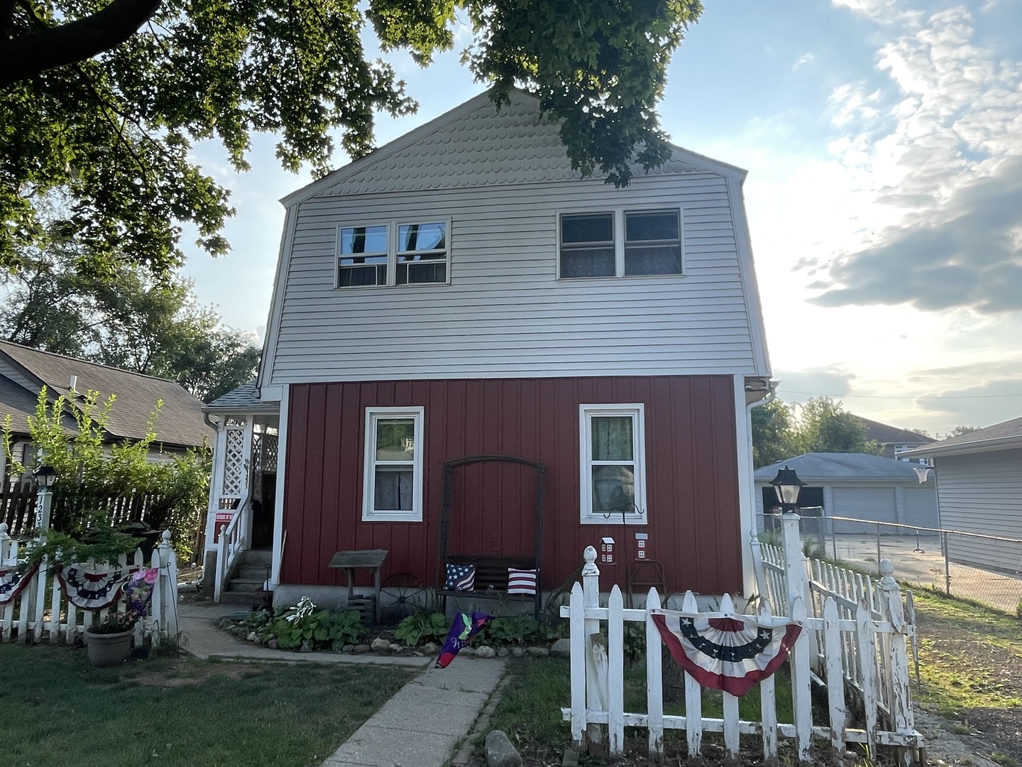 Photo 2 of 27 of 1233 S Union Street house