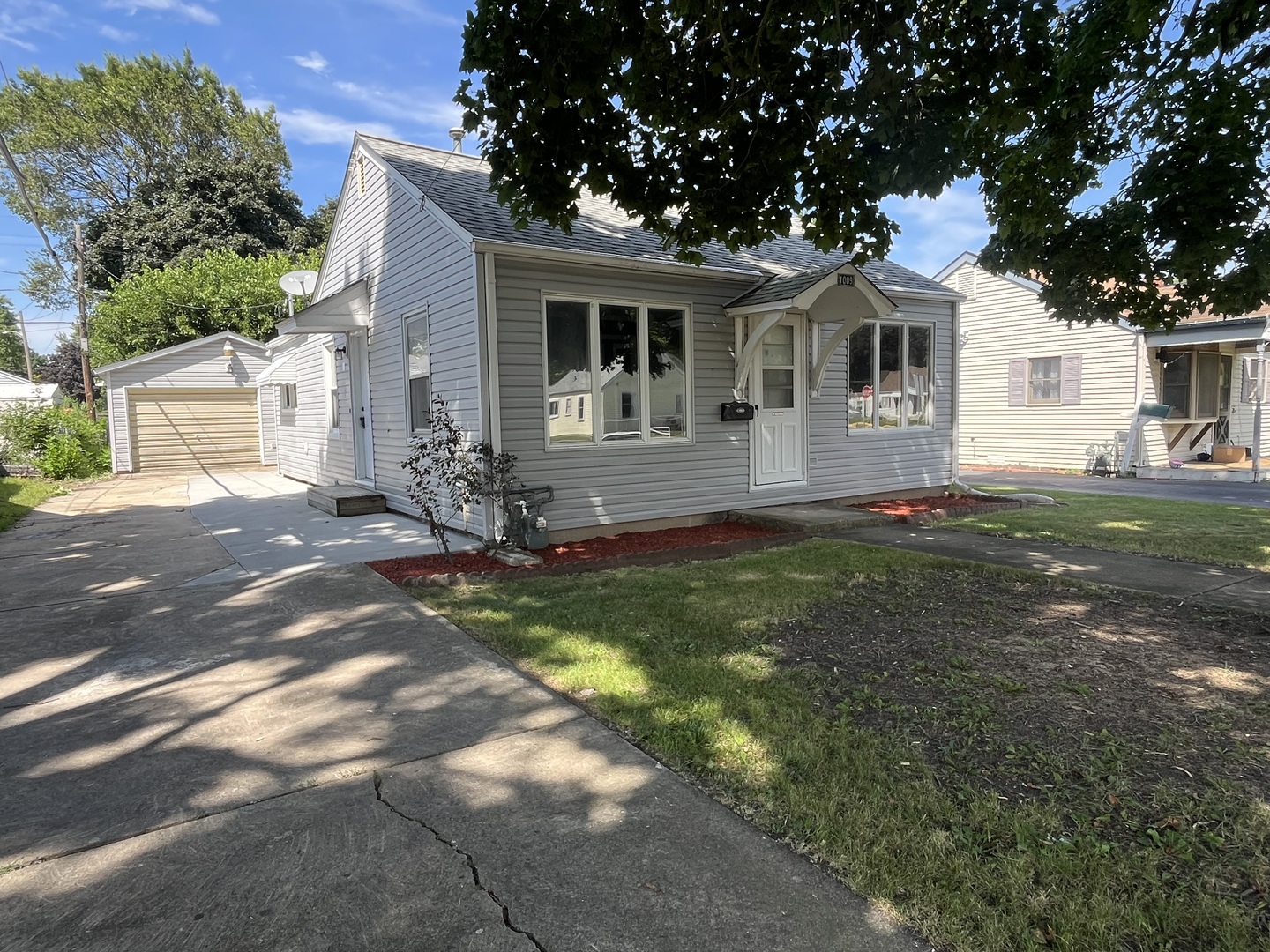 Photo 1 of 17 of 1009 Plum Street house