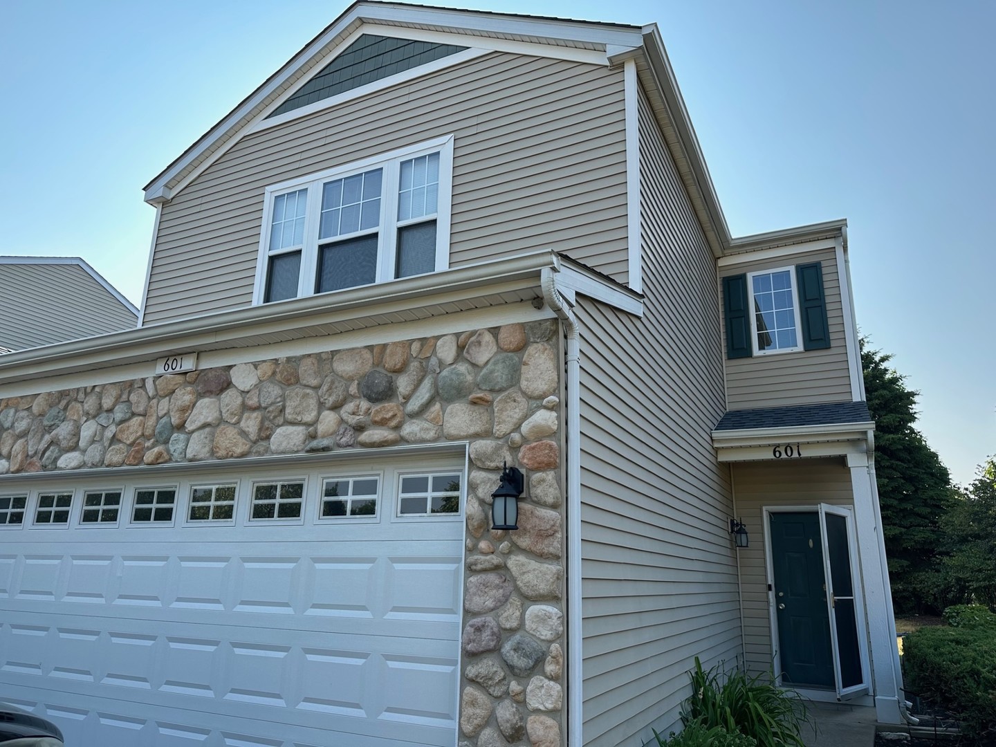 Photo 2 of 26 of 601 Blackstone Court townhome