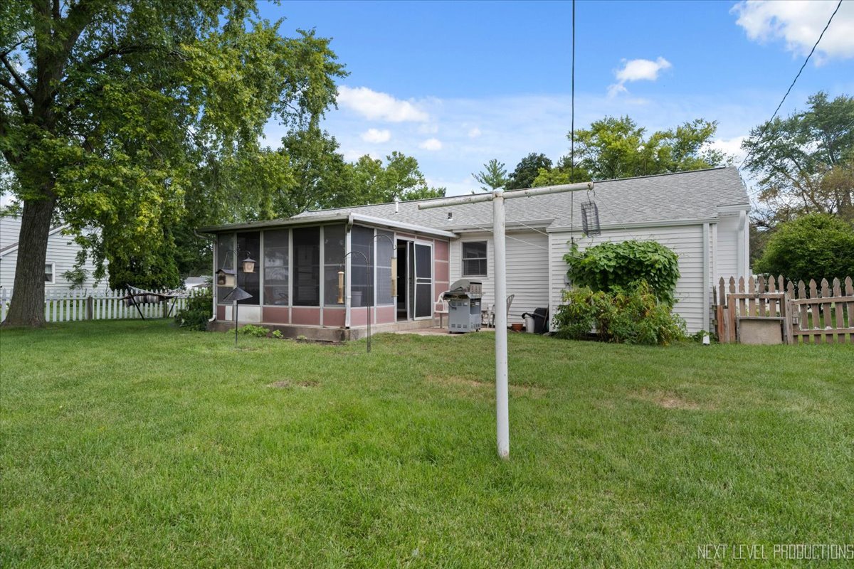 Photo 13 of 15 of 125 S Westlawn Avenue house