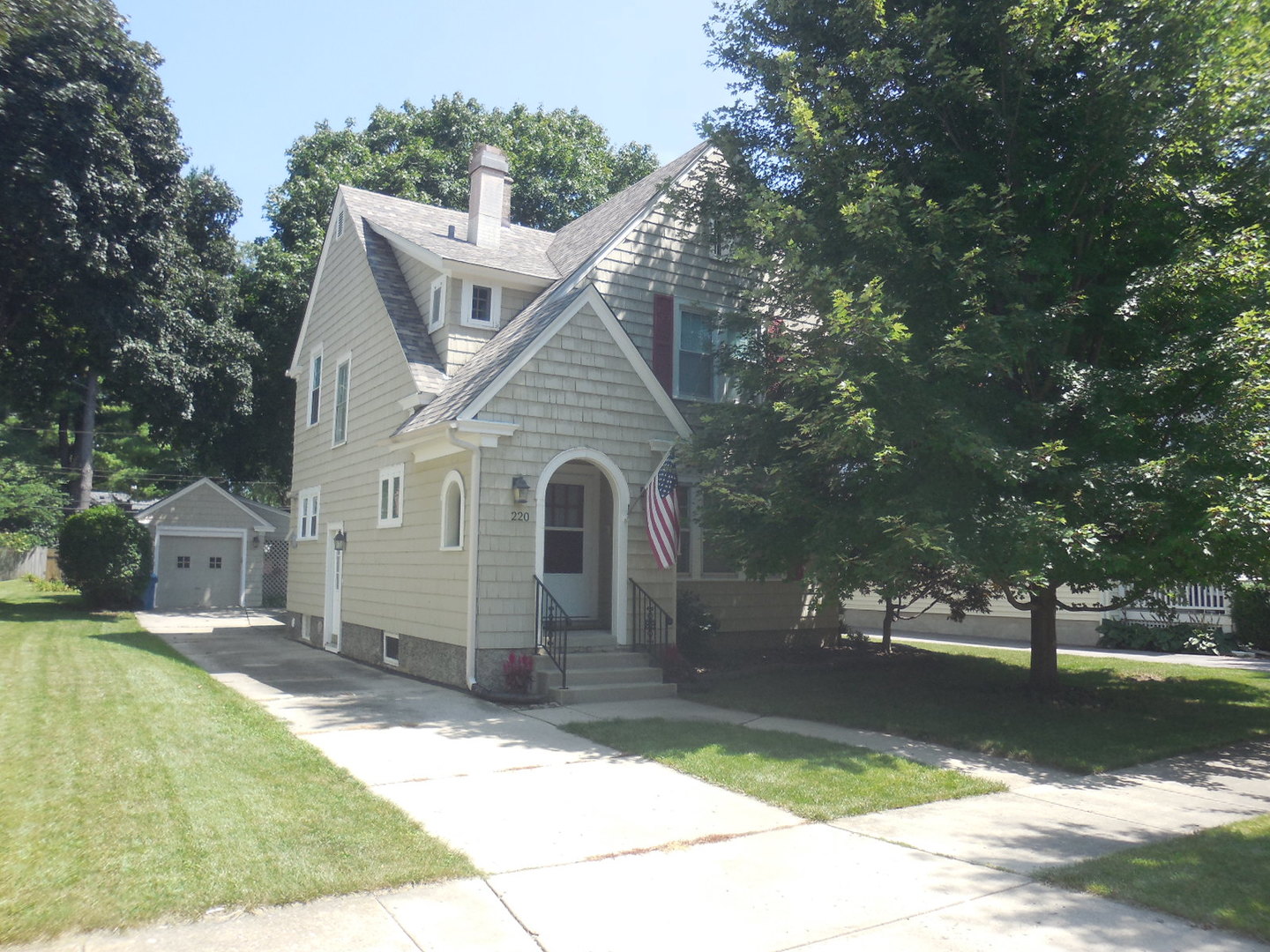 Photo 1 of 19 of 220 S Commonwealth Avenue S house