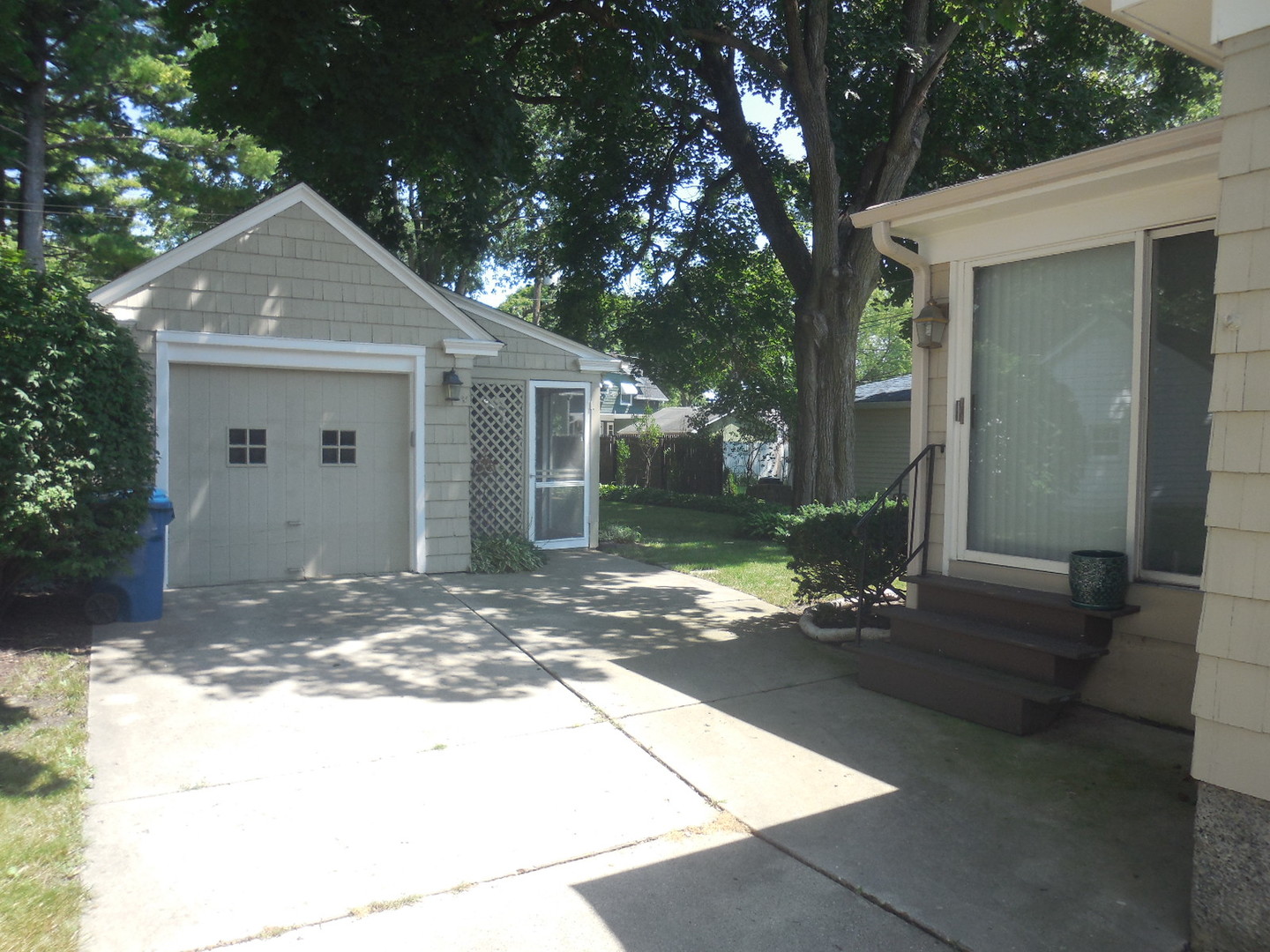 Photo 4 of 19 of 220 S Commonwealth Avenue S house