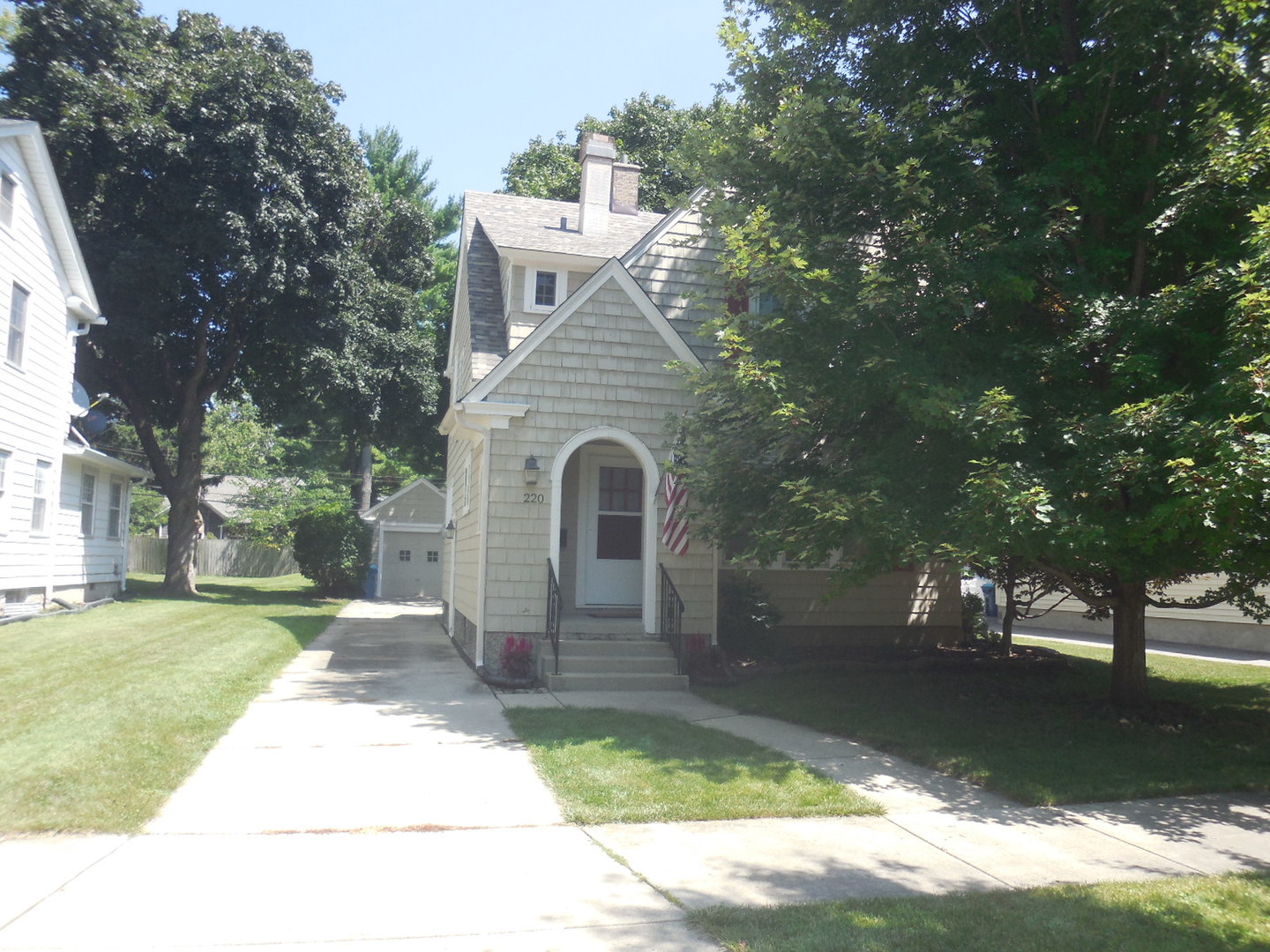 Photo 5 of 19 of 220 S Commonwealth Avenue S house