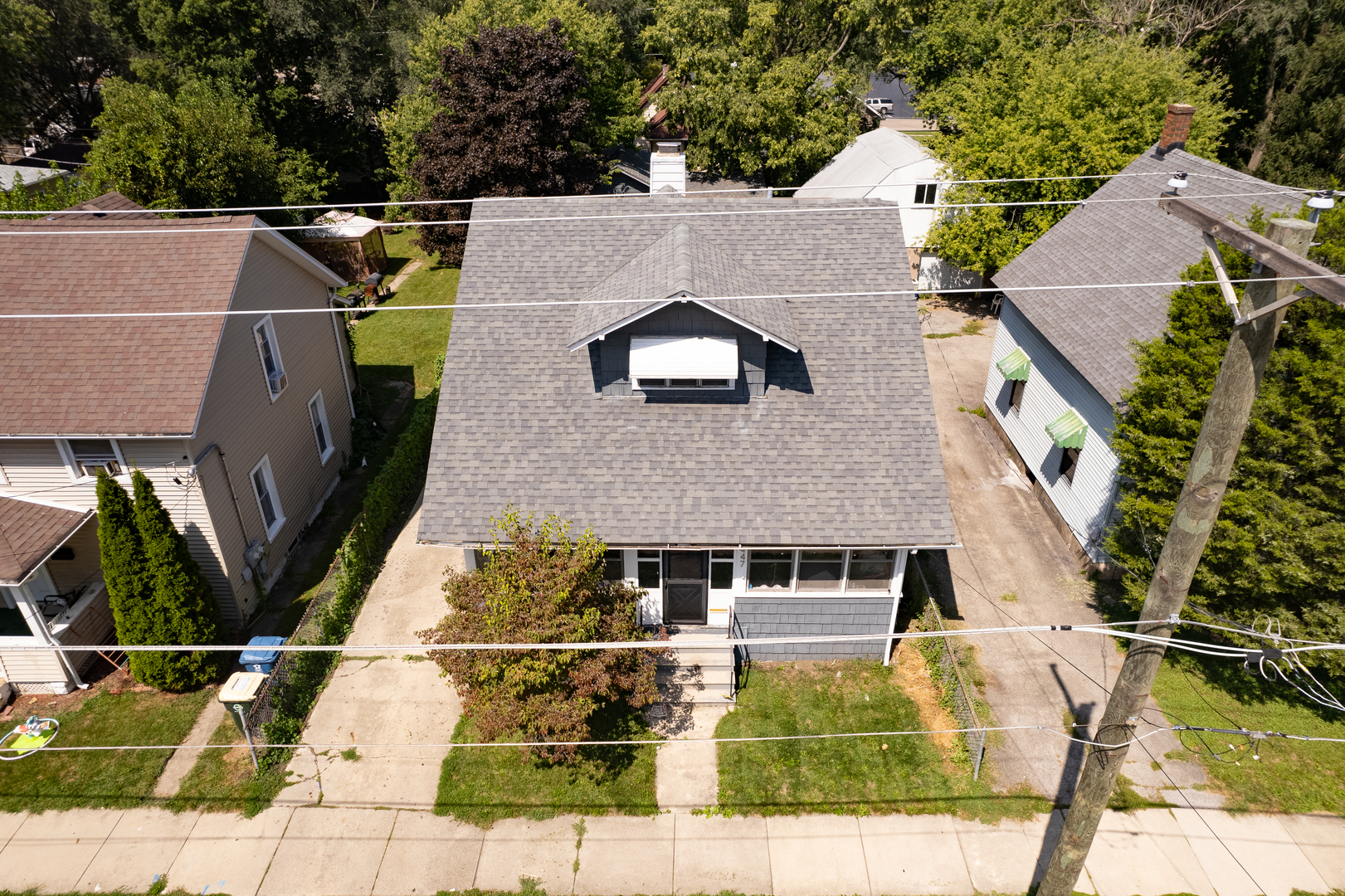 Photo 3 of 12 of 947 Oliver Avenue house