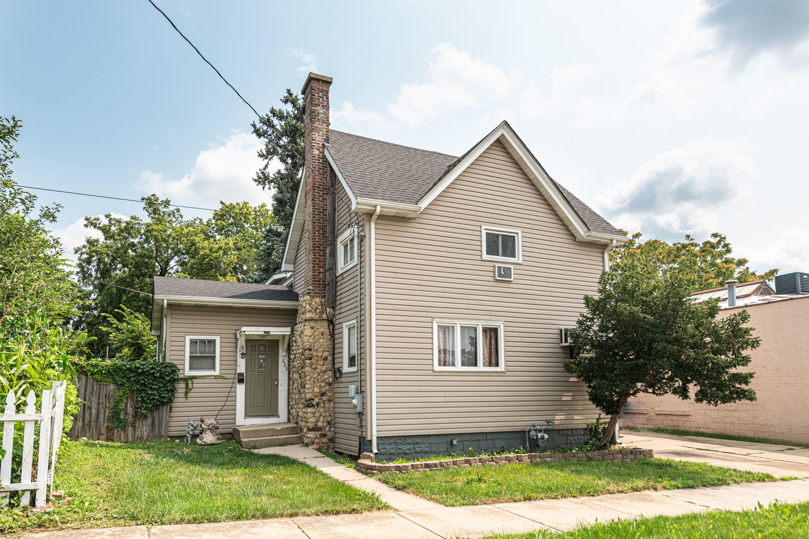 Photo 1 of 27 of 229 W Benton Street house