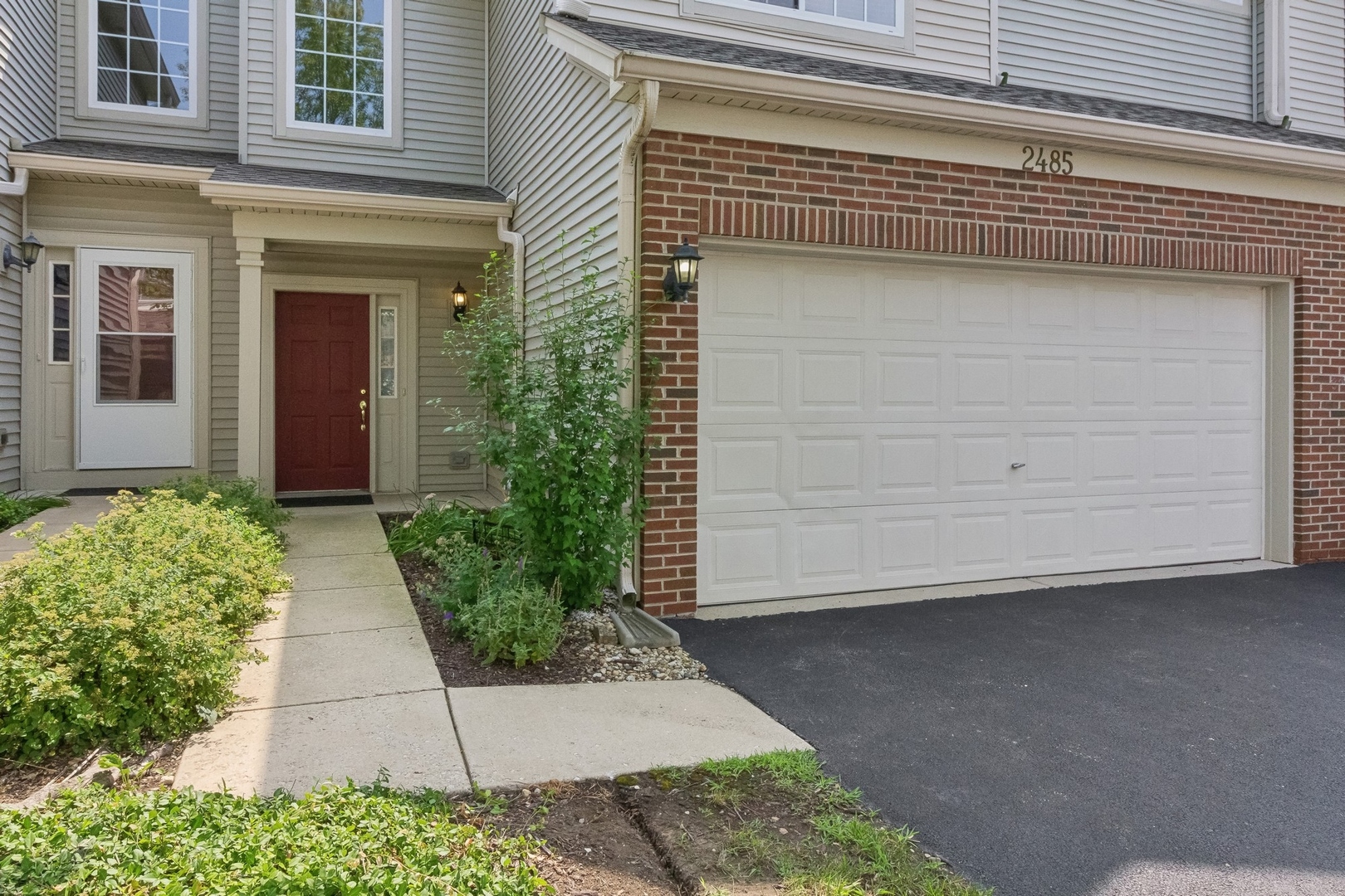 Photo 1 of 16 of 2485 Jamestown Lane townhome