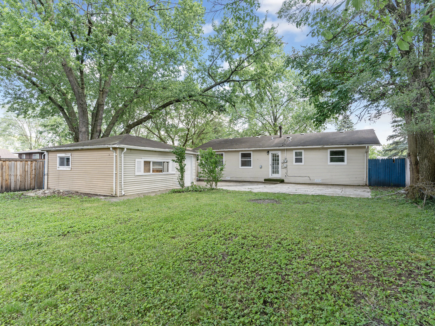 Photo 16 of 17 of 541 Lakelawn Boulevard house