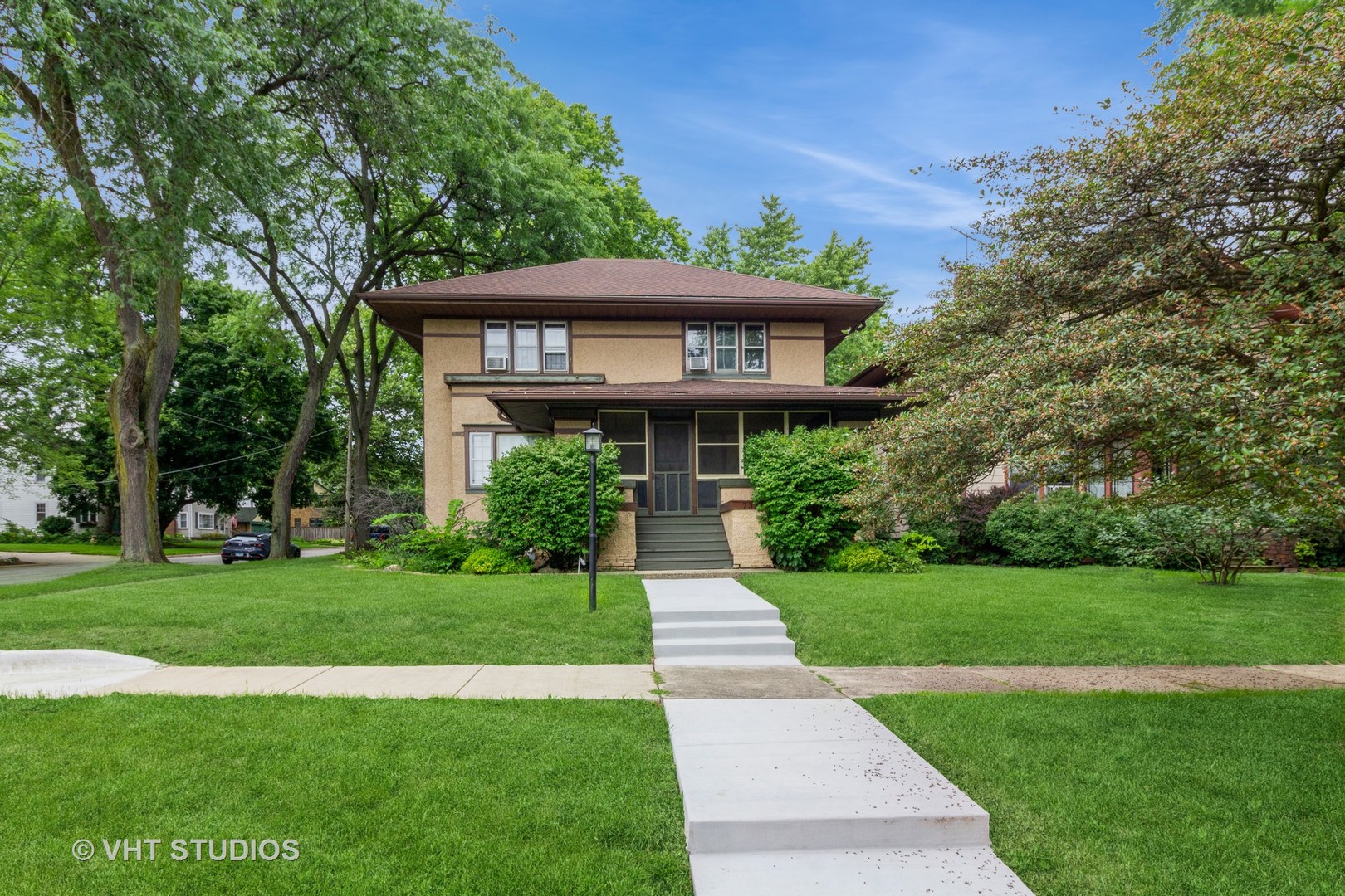 Photo 1 of 29 of 731 Garfield Avenue house