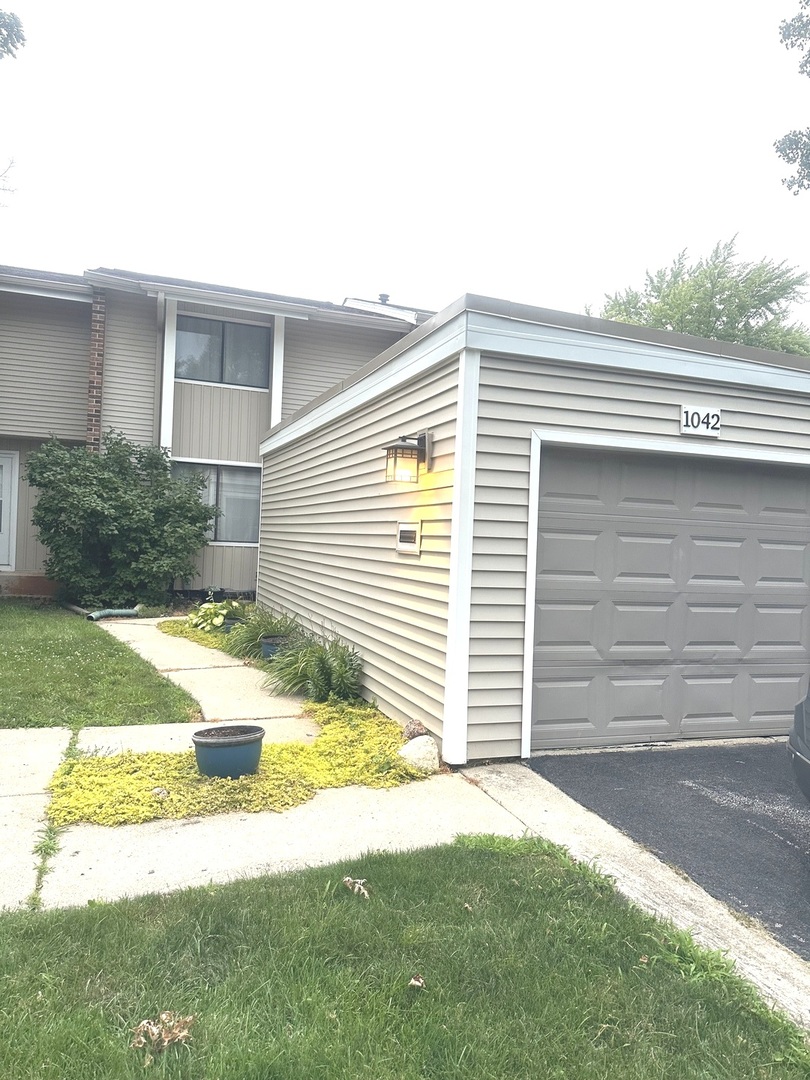 Photo 1 of 14 of 1042 CASCADE Drive townhome