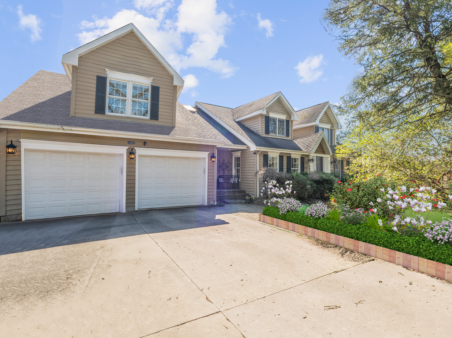 Photo 2 of 41 of 303 Kainer Avenue house