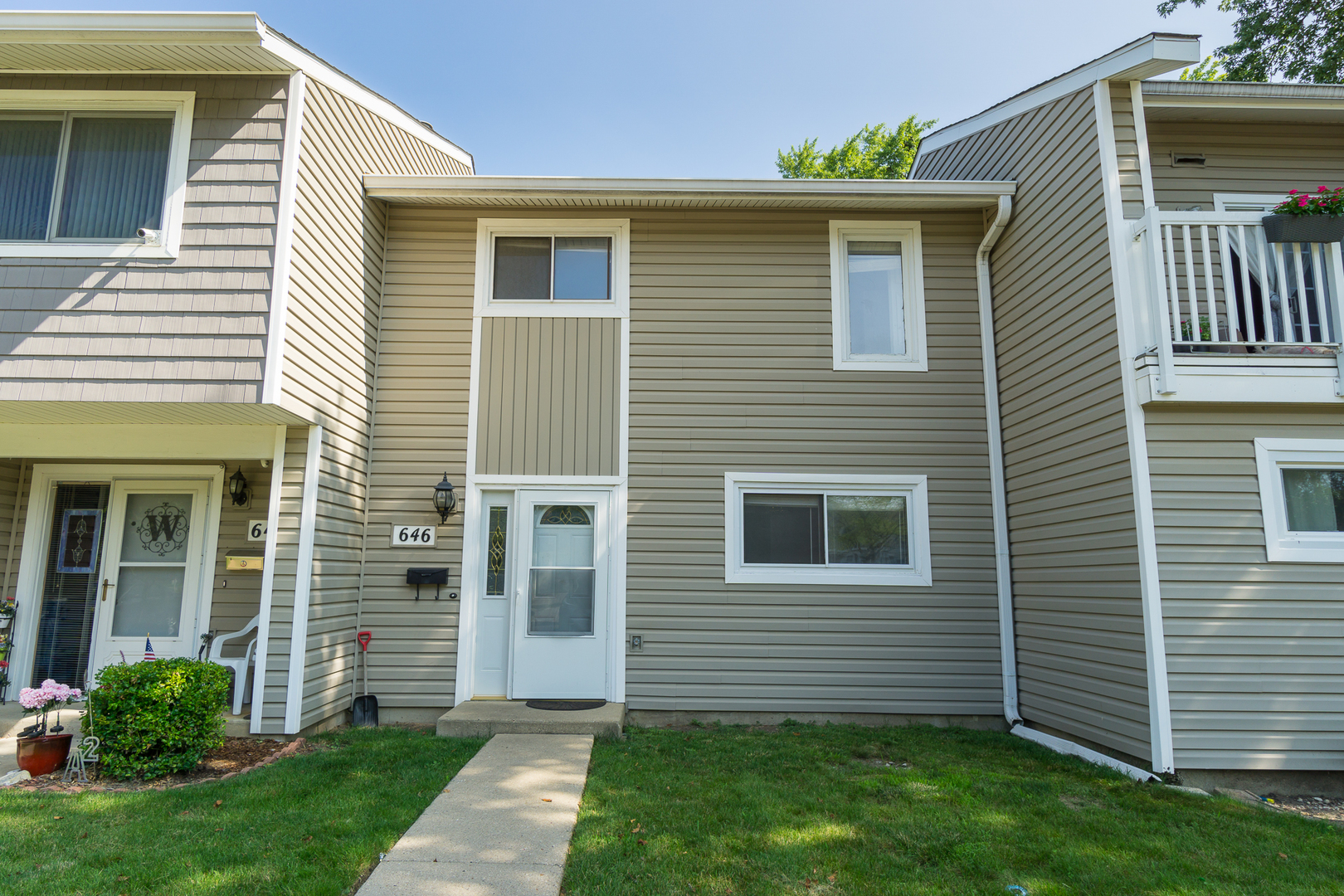 Photo 1 of 16 of 646 Harbor Terrace townhome