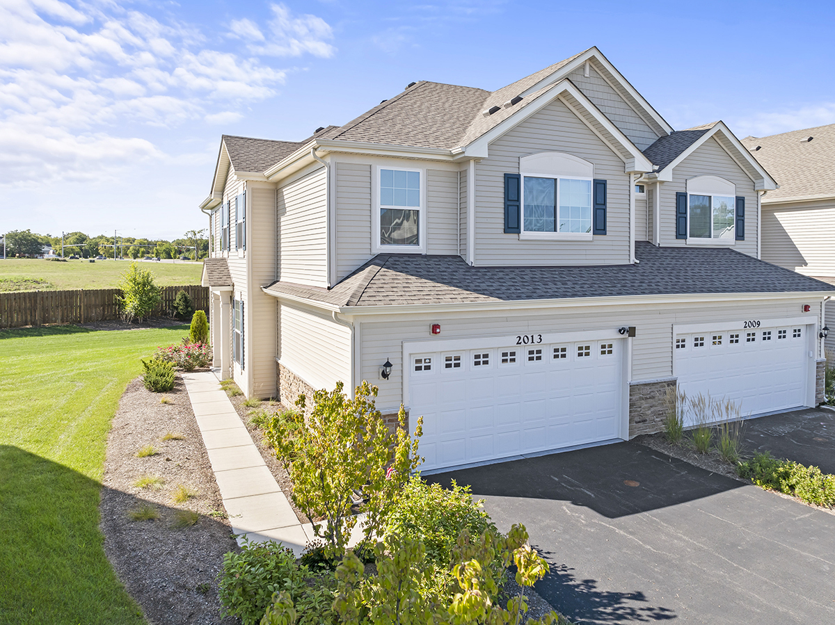 Photo 3 of 37 of 2013 Stuttle Road townhome