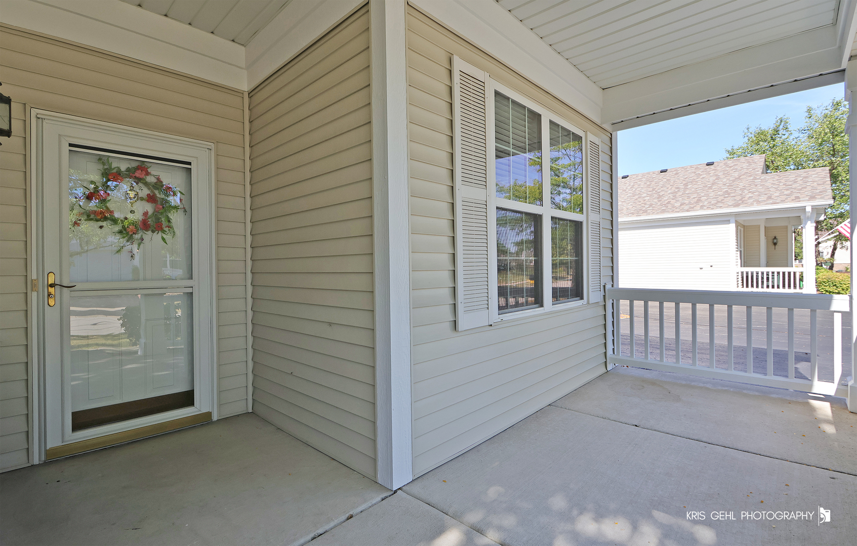 Photo 2 of 23 of 39582 N Cambridge Boulevard townhome